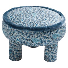 Ludmila Pouf aus massiver Buche, Spanplatte und HR-Schaum von POPUS EDITIONS