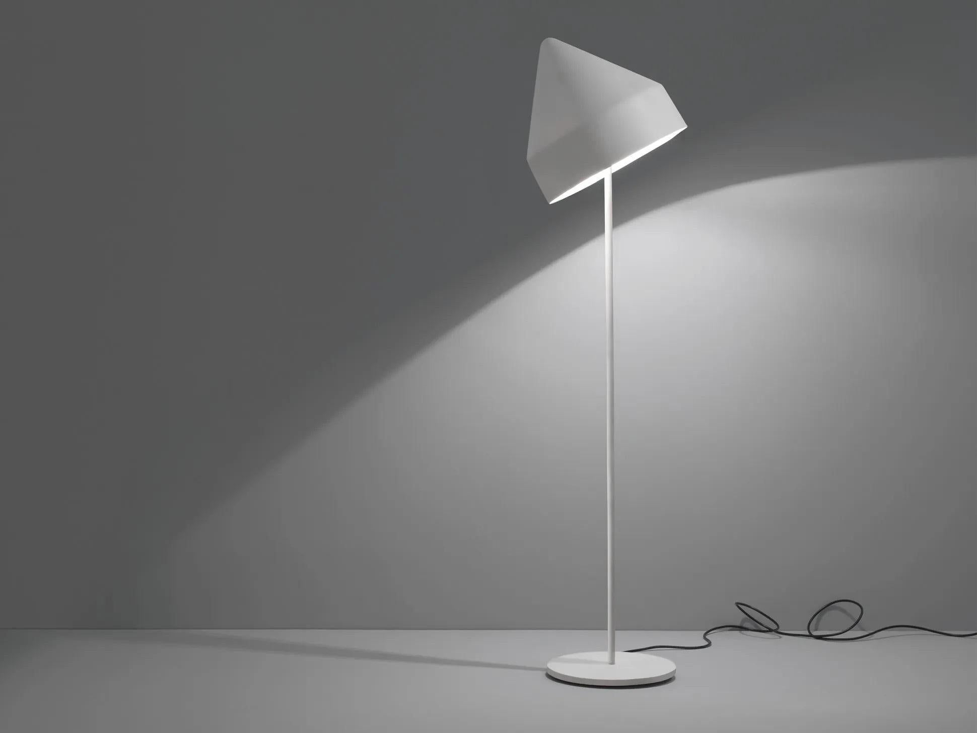 Ludmilla pendant lamp by Imperfettolab
2015
Designer : Verter Turroni
Dimensions: Ø 32 X 159 cm
Materials: Fibreglass

Its geometric elegance, the enigmatic aura, the inclination that makes light and shadow dance, make this lamp unique.