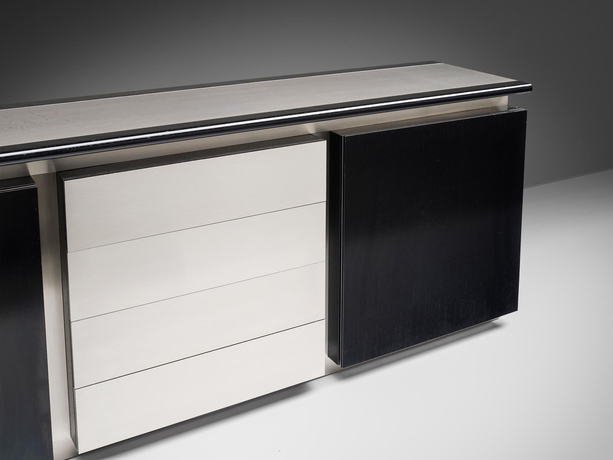 Mid-Century Modern Buffet Ludovico Acerbis en frêne laqué noir et aluminium brossé en vente