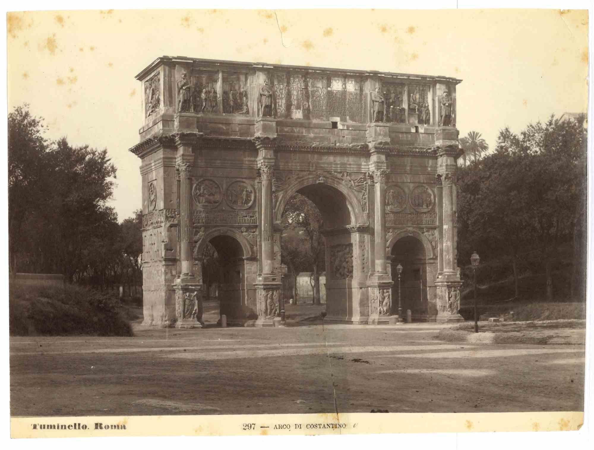 Arch of Constantine is a vintage print in salt silver realized by Ludovico Tuminello in the early 20th Century.

Titled on the lower.

Good conditions with some foxing.
