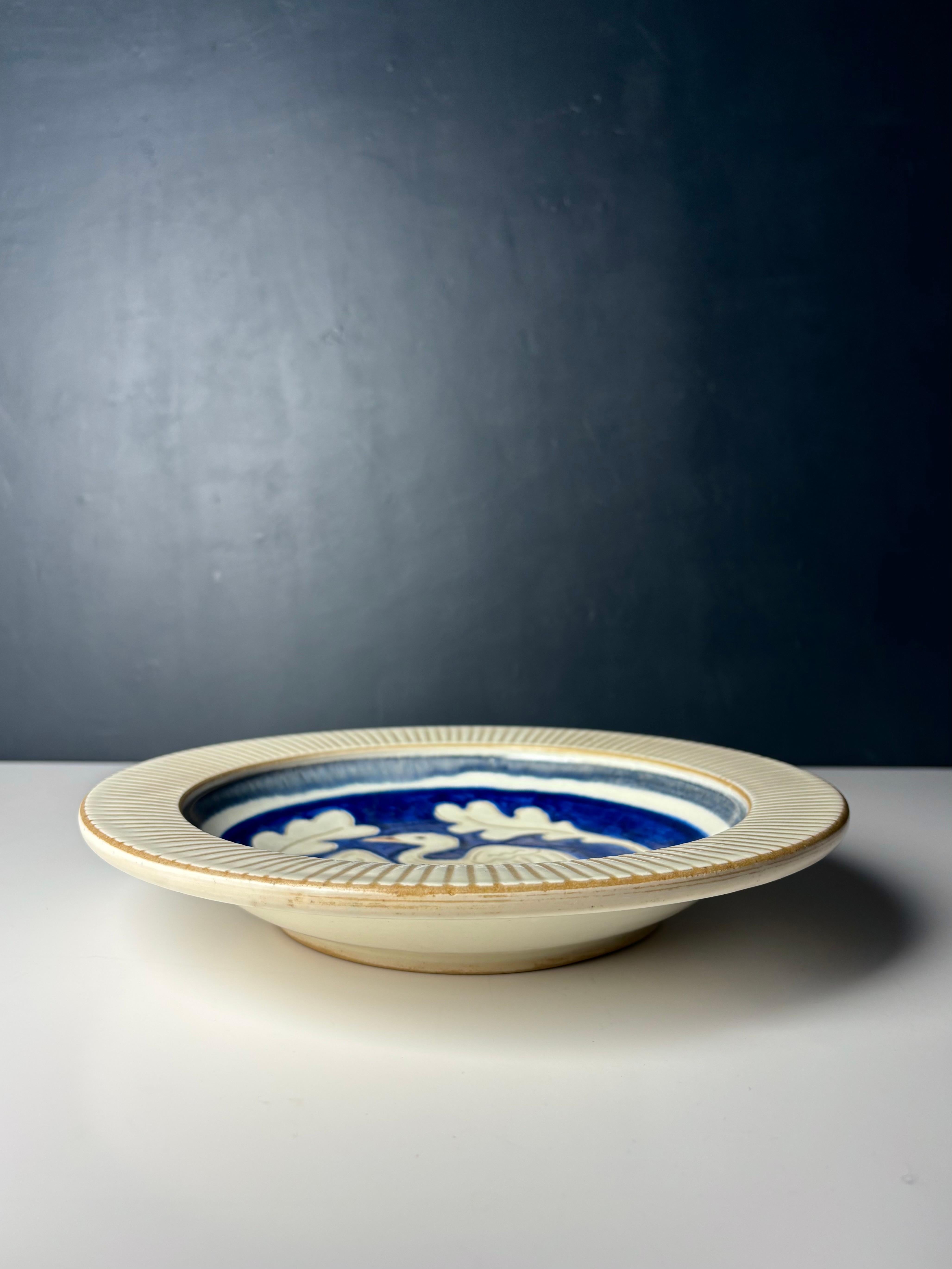 Ludvig Kyhn Blau-Weiß-Vogel-Deko-Ablageschale, 1950er Jahre (Dänisch) im Angebot