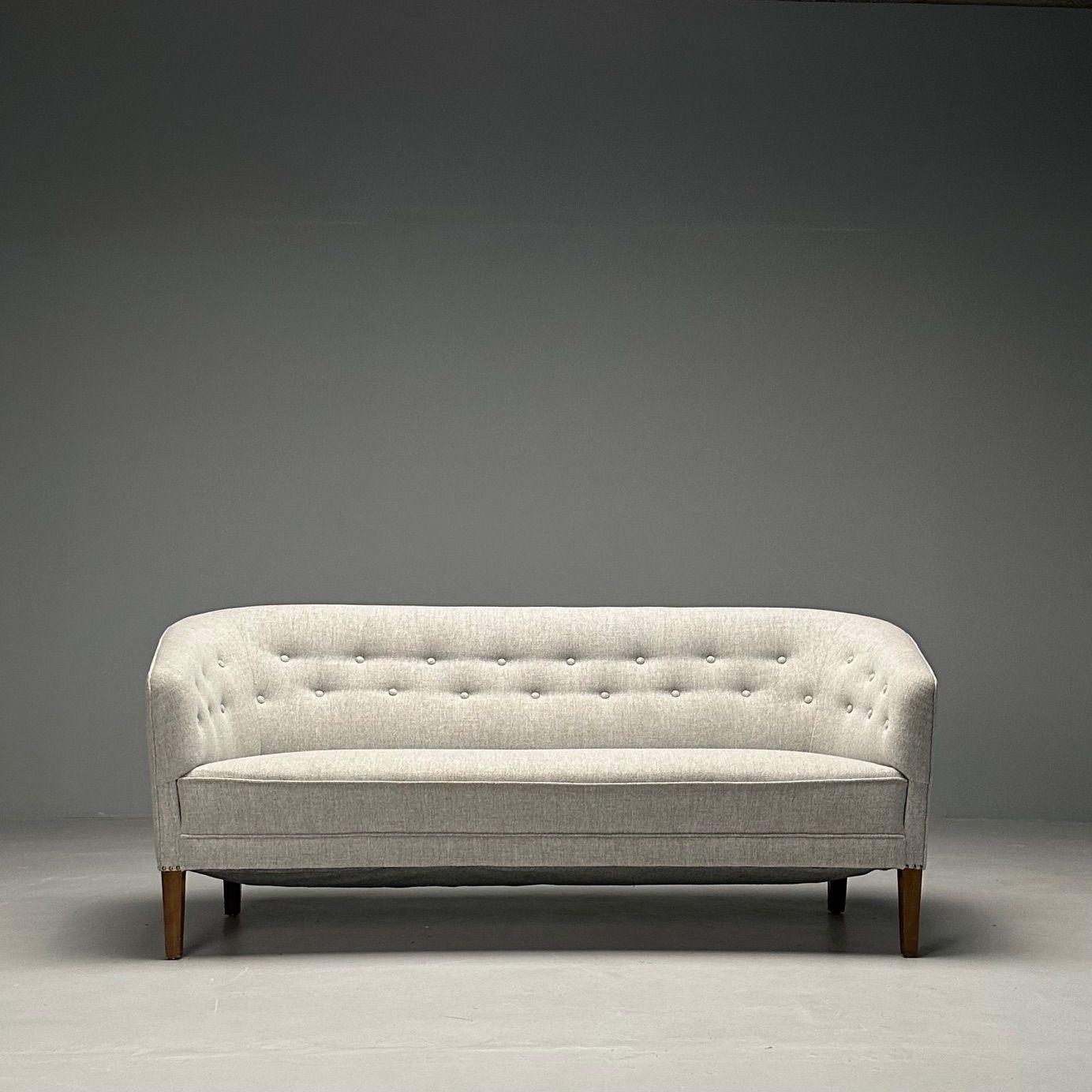Ludvig Pontoppidan, Danish Mid-Century Modern, Sofa or Settee, Light Gray Wool, Mahogany, 1950s

Danish cabinetmaker sofa designed by Ludvig Pontoppidan in Denmark circa 1950s. This example features a curved back and armrests with tufting and a