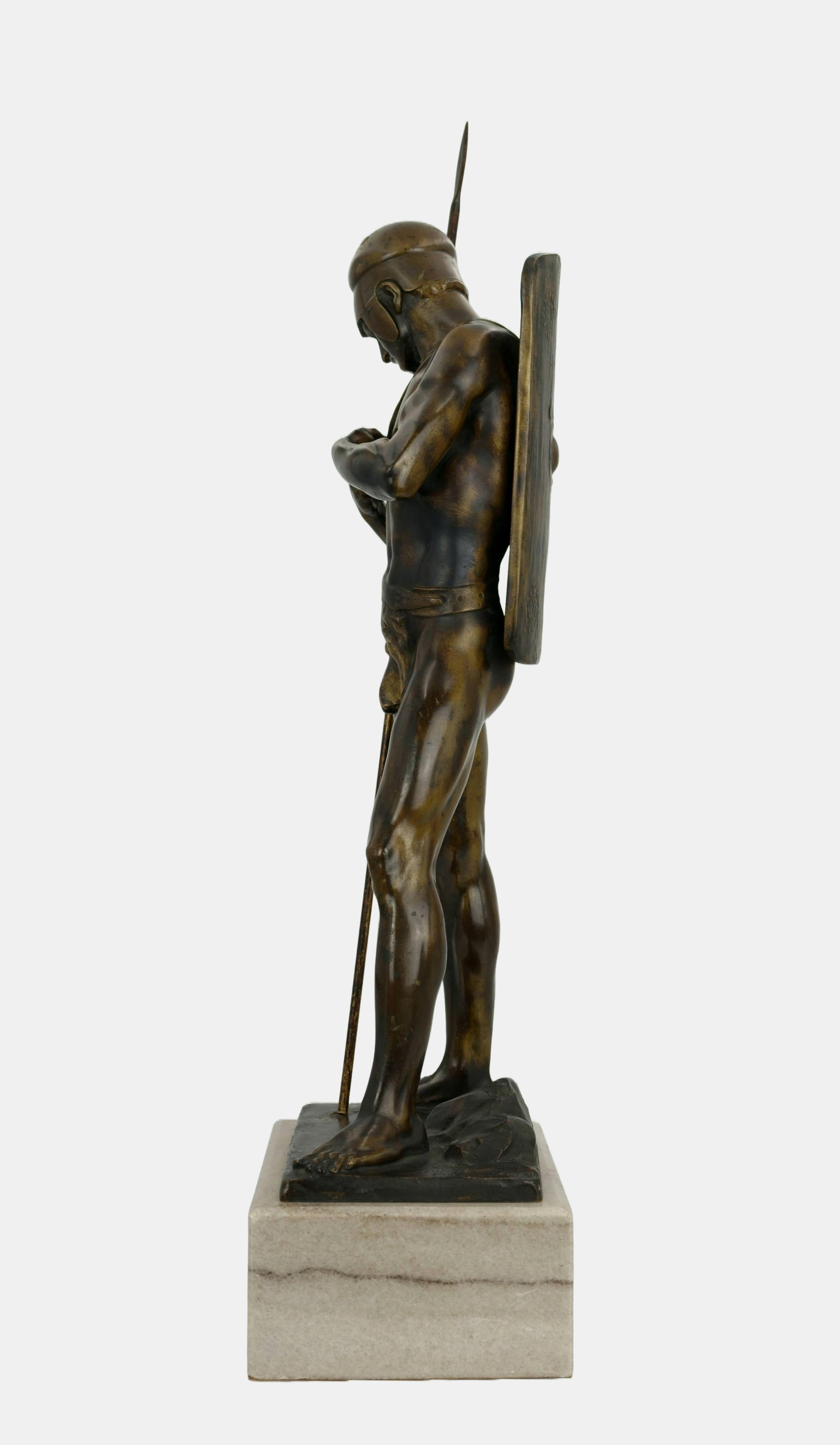 Combattente con la lancia / - Concentrazione del combattente - Figurative Sculpture Oro di Ludwig Eisenberger