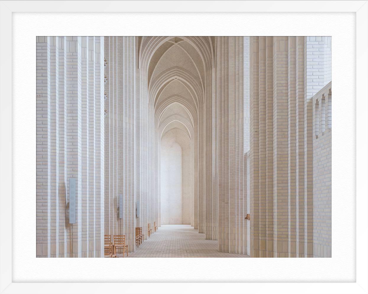 église de Copenhague - Gris Color Photograph par Ludwig Favre