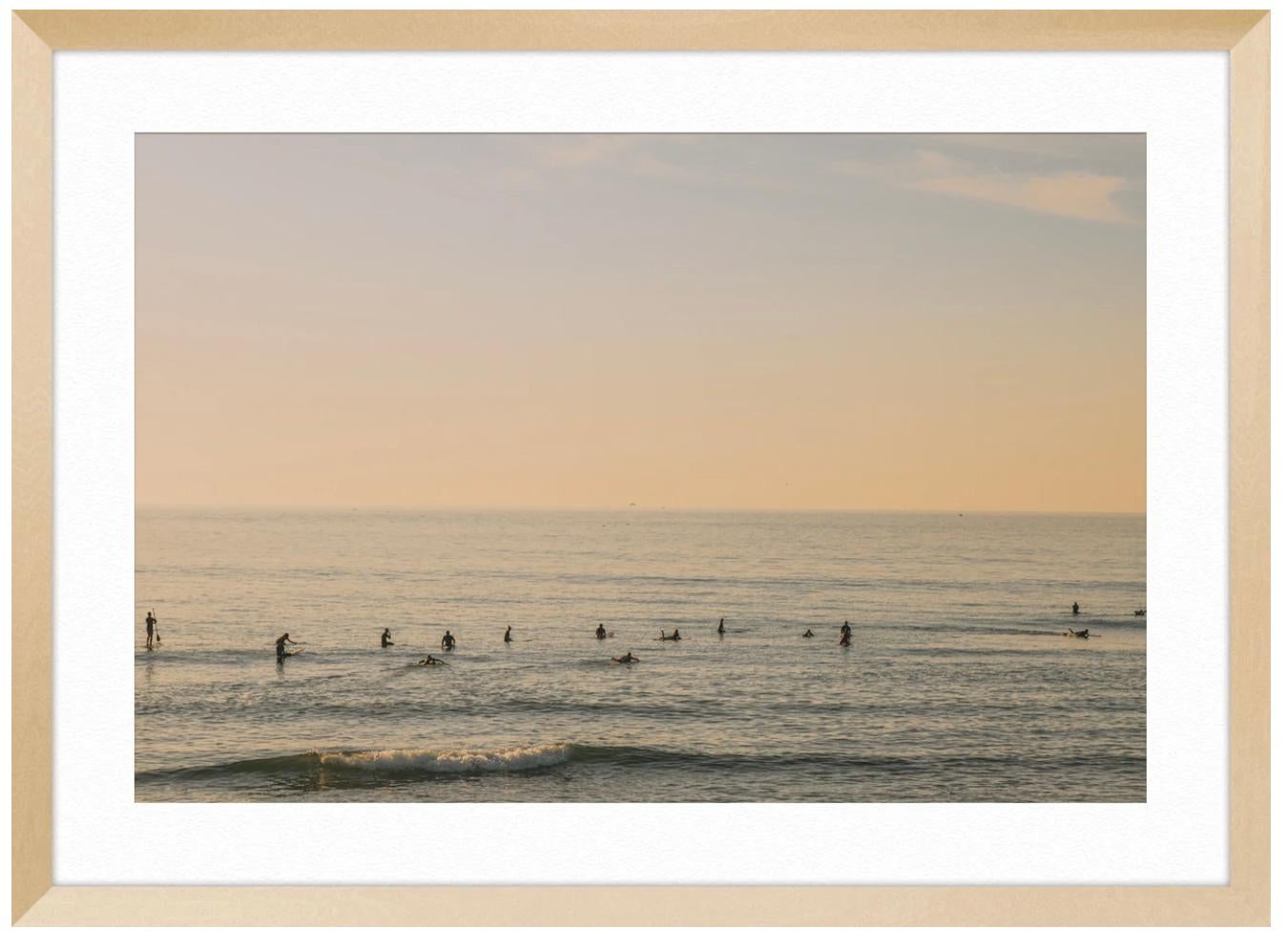 Surfing Sunrise - Lunettes de soleil en vente 3