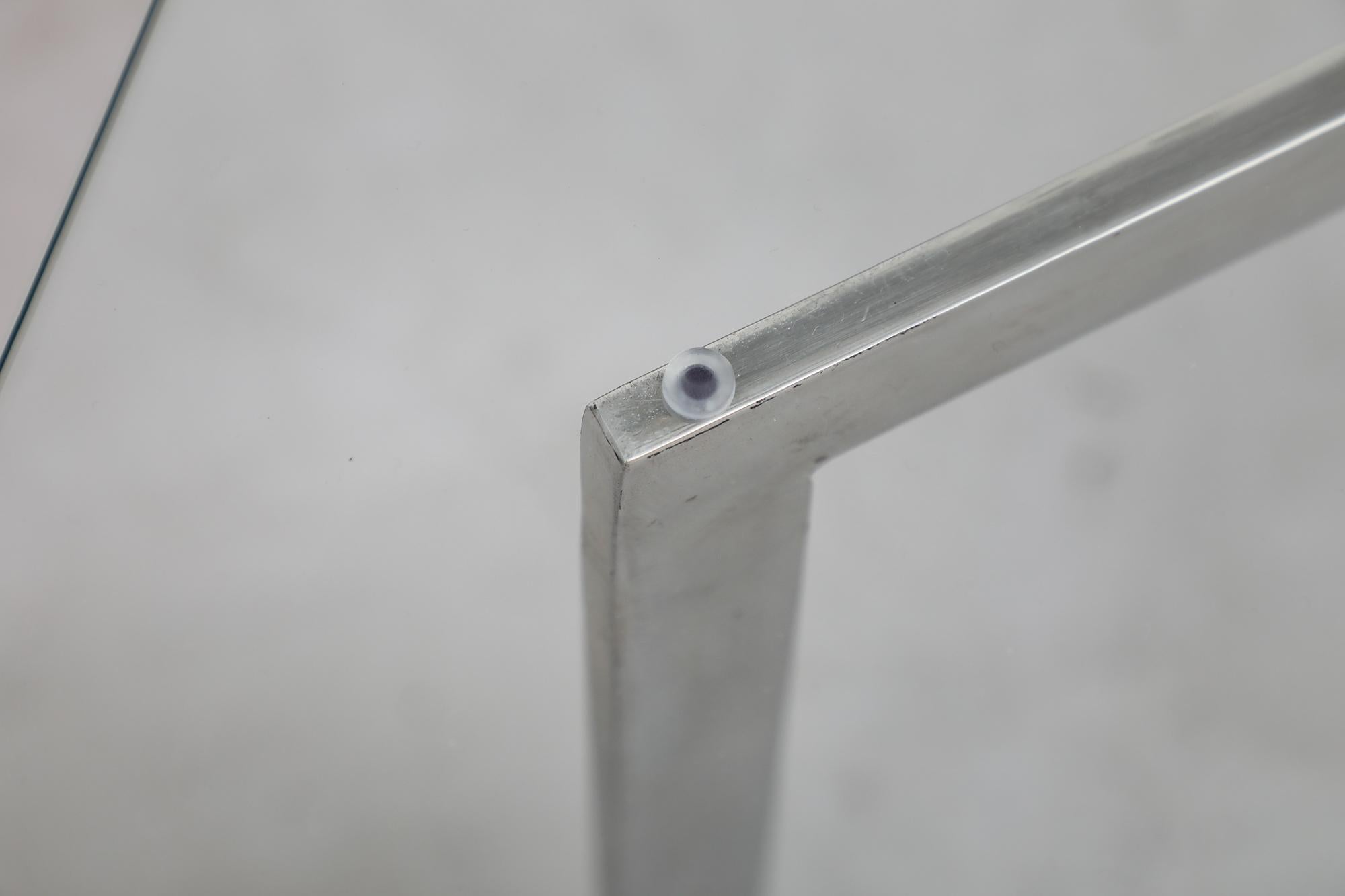 Ludwig Mies van der Rohe zugeschriebener Couchtisch „Barcelona“ aus Chrom und Glas 4
