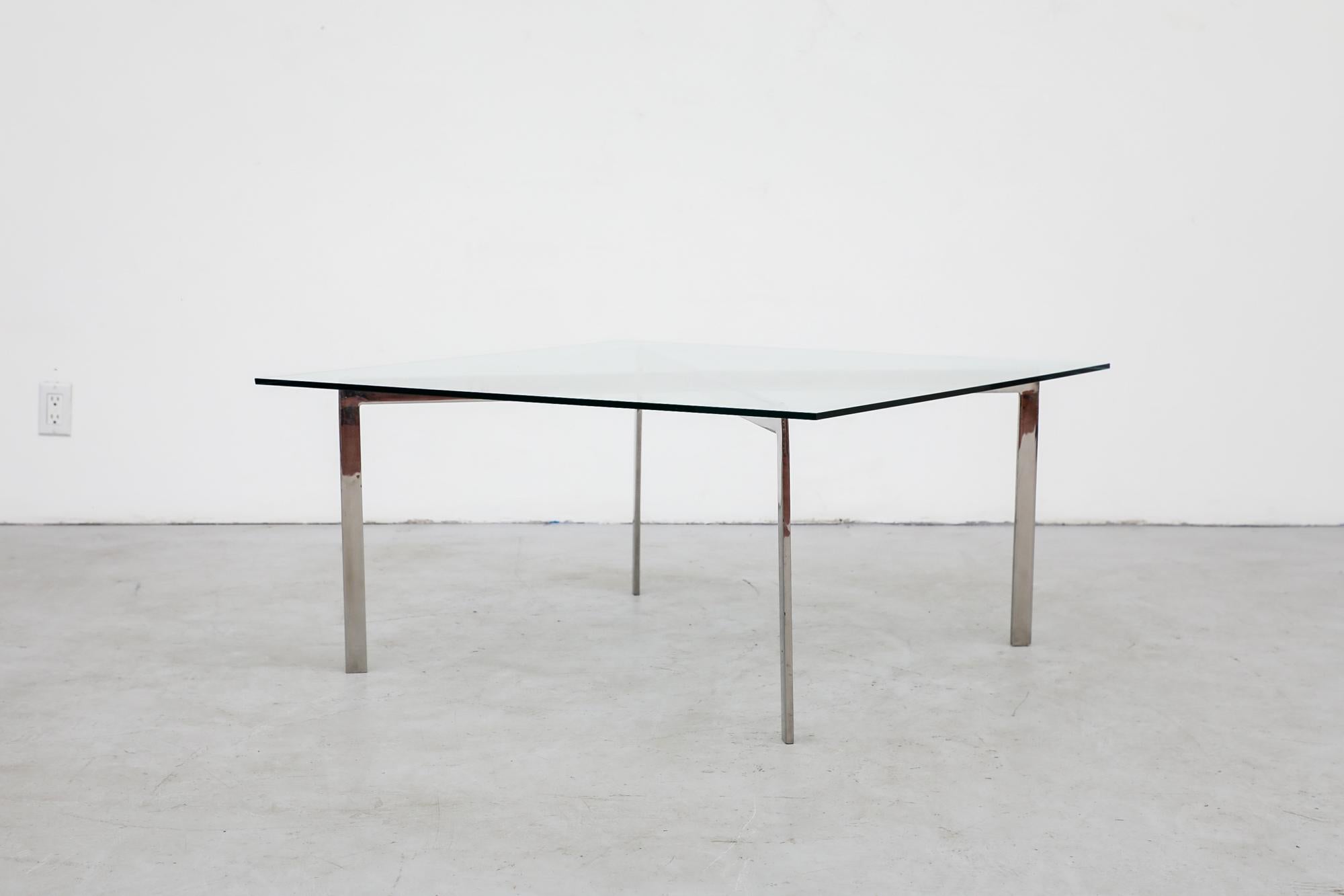Ludwig Mies van der Rohe zugeschriebener Couchtisch „Barcelona“ aus Chrom und Glas (Moderne der Mitte des Jahrhunderts)