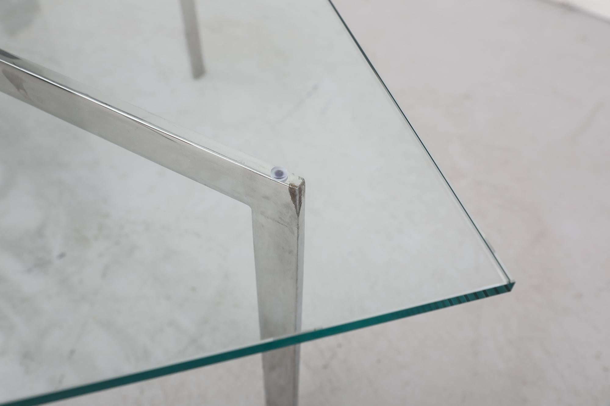 Ludwig Mies van der Rohe zugeschriebener Couchtisch „Barcelona“ aus Chrom und Glas 1