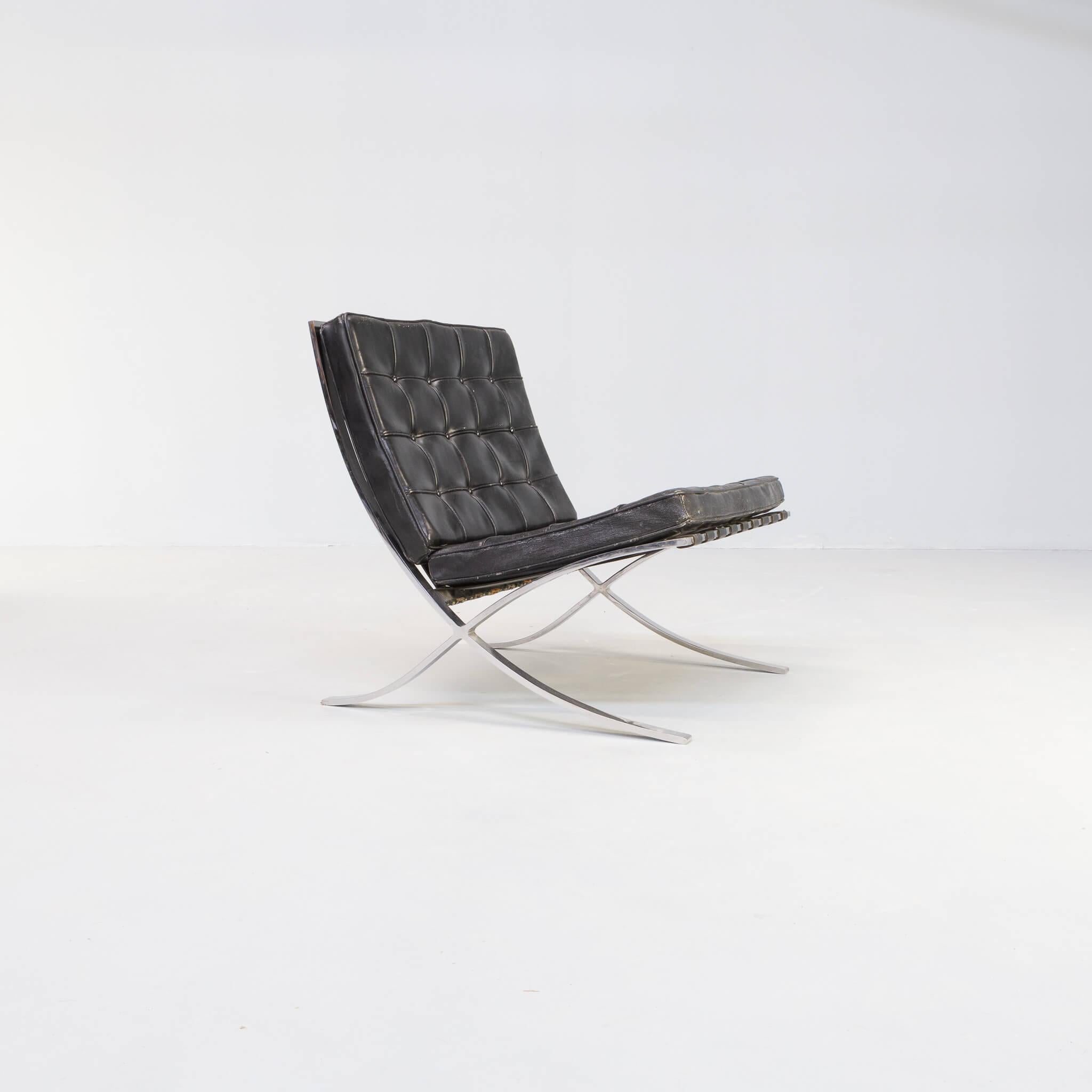 Ludwig Mies van der Rohe ‘Barcelona’ Chair for Knoll International Set / 3 For Sale 2