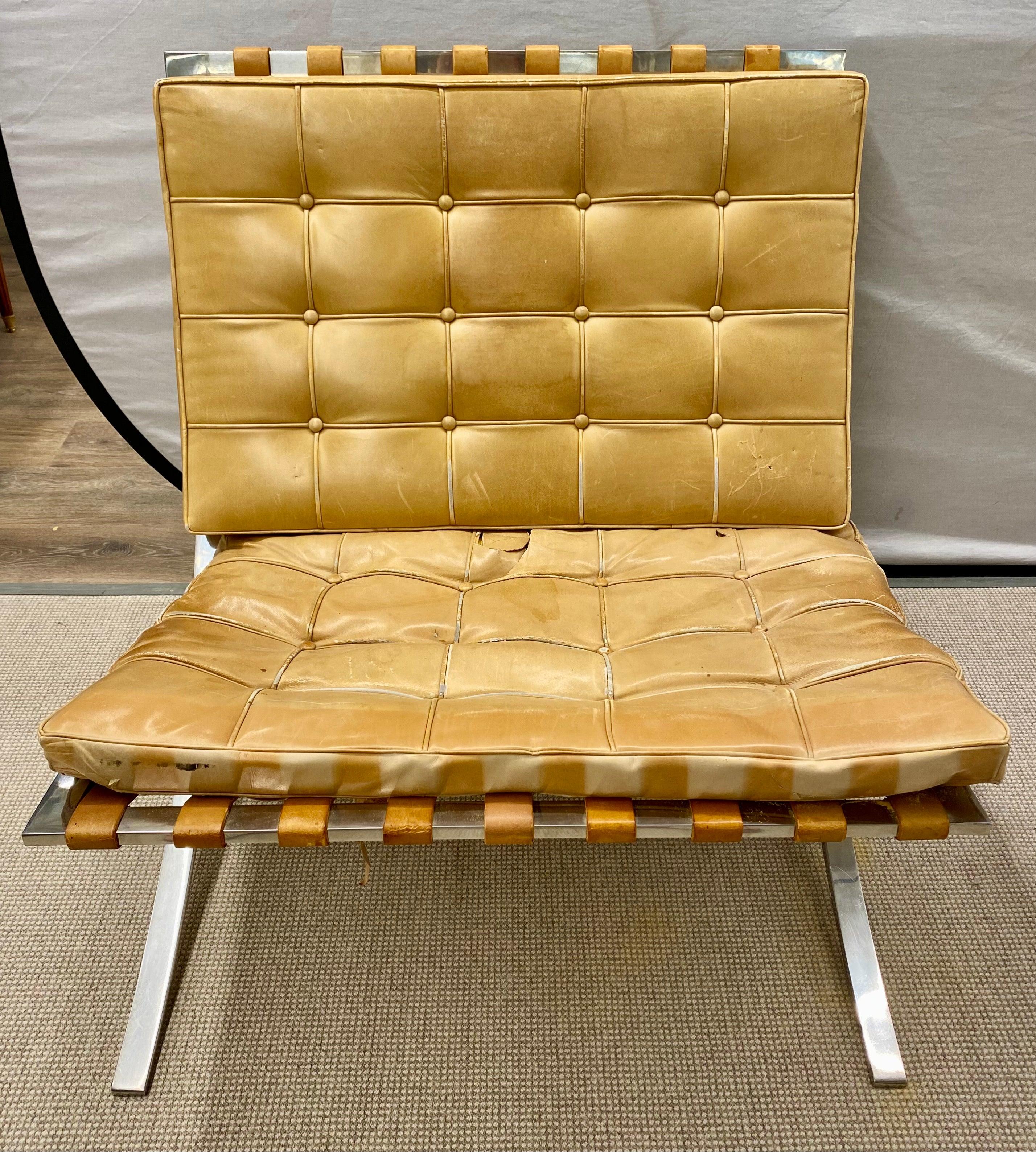 Ludwig Mies Van Der Rohe Barcelona Lounge Chairs, Knoll Int, USA In Good Condition In Stamford, CT