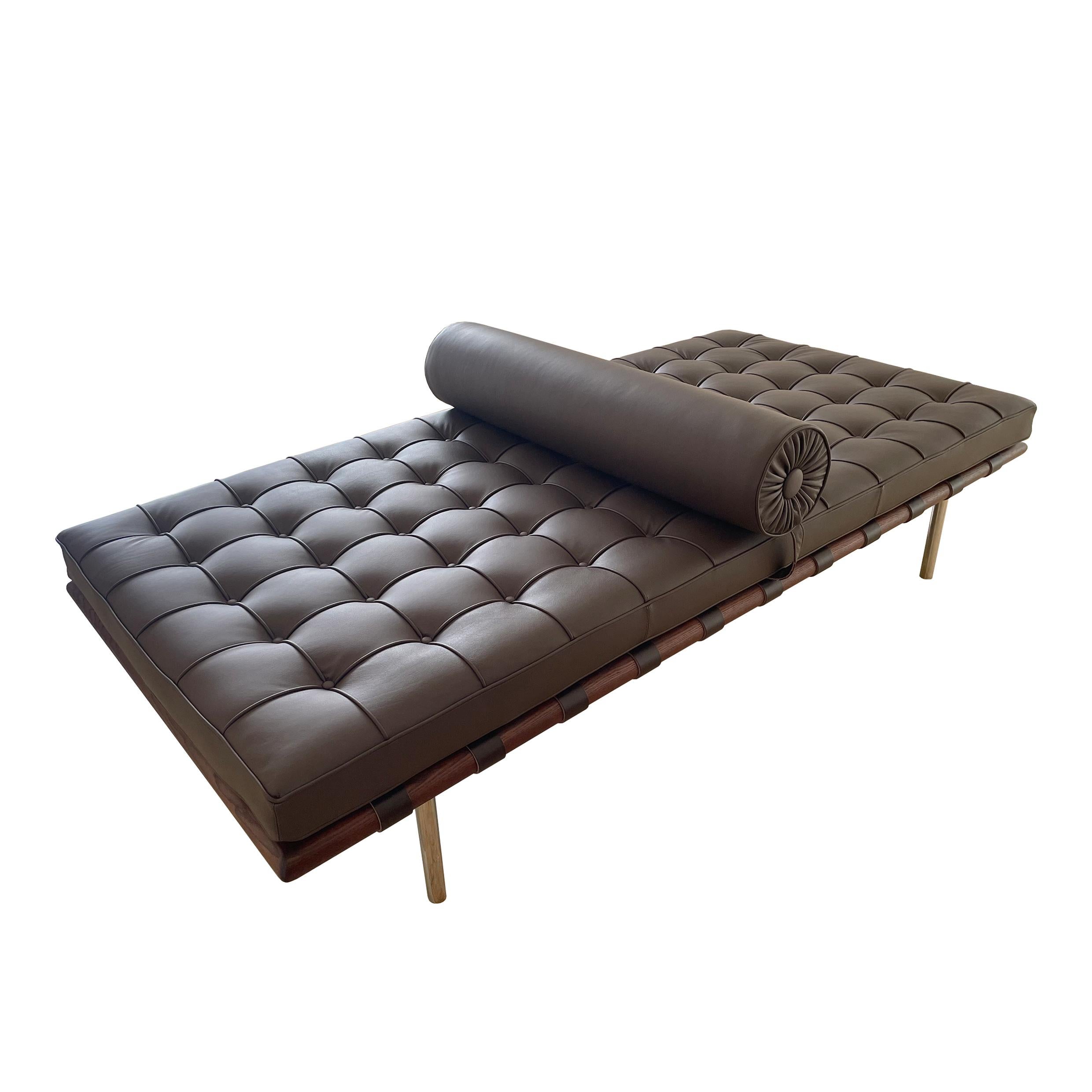 Ludwig Mies van der Rohe Bauhaus Brown Leather Barcelona Daybed per Knoll, anni '70 In condizioni buone in vendita a Vicenza, IT