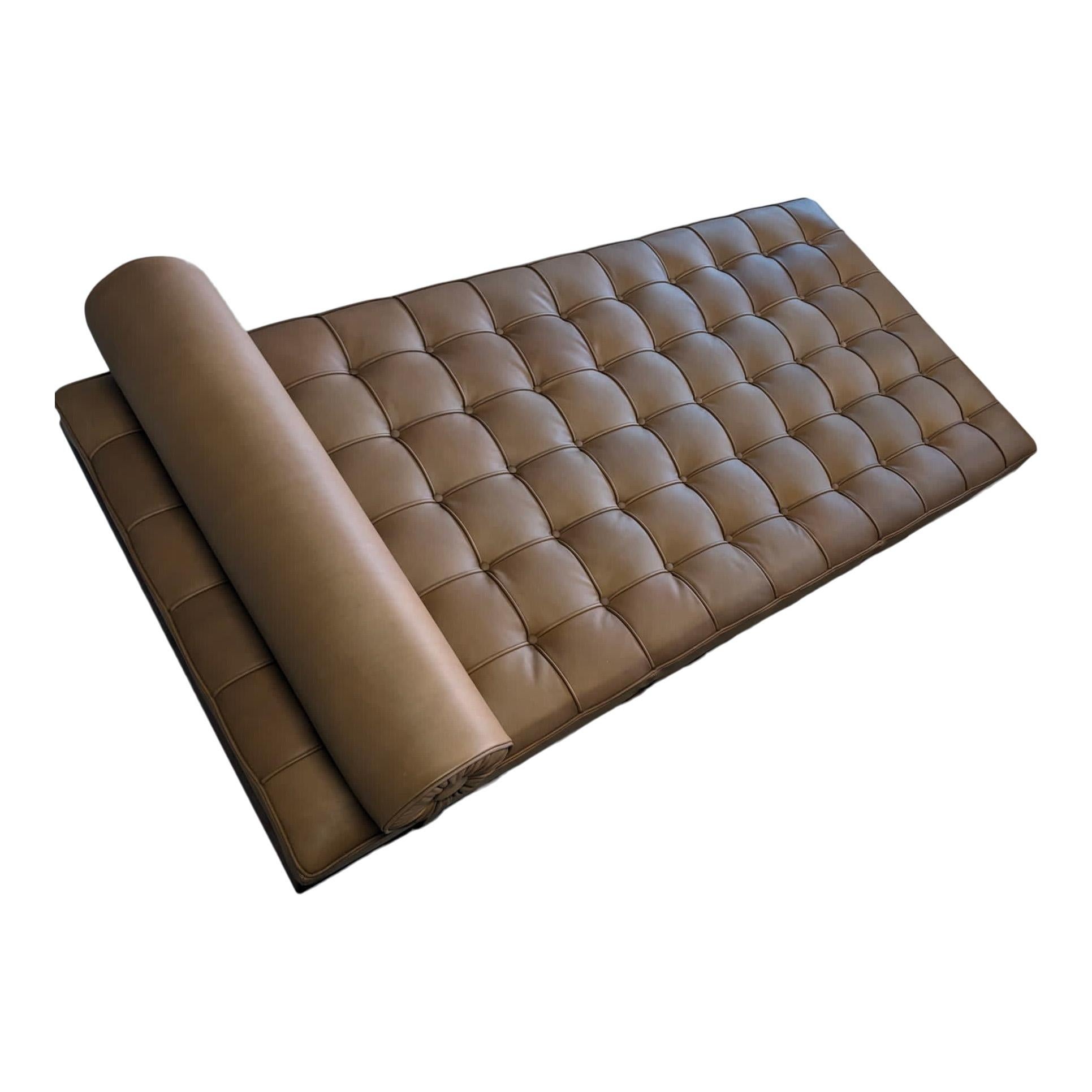 Italian Ludwig Mies Van Der Rohe Bauhaus Coffee Leather Barcelona Daybed for Knoll, 1970 For Sale