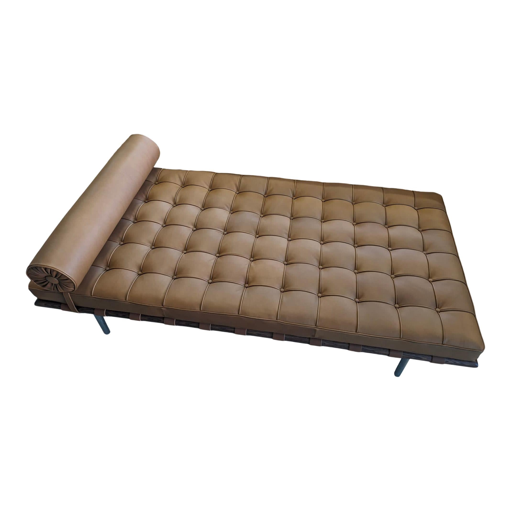 Ludwig Mies Van Der Rohe Bauhaus Coffee Leather Barcelona Daybed for Knoll, 1970 In Good Condition For Sale In Vicenza, IT
