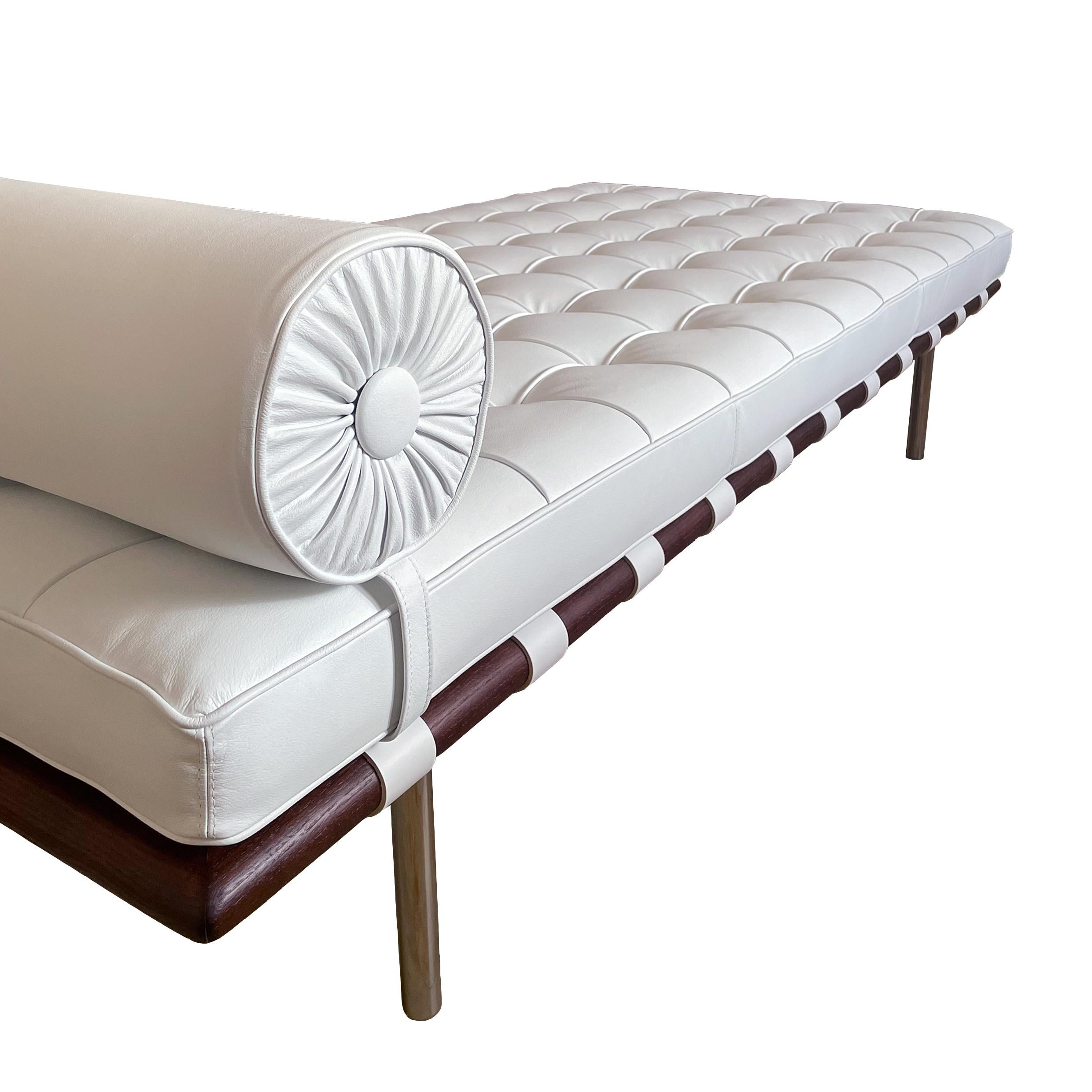 Ludwig Mies van der Rohe Bauhaus Letto da giorno Barcellona in pelle bianca per Knoll, anni '70 in vendita 5