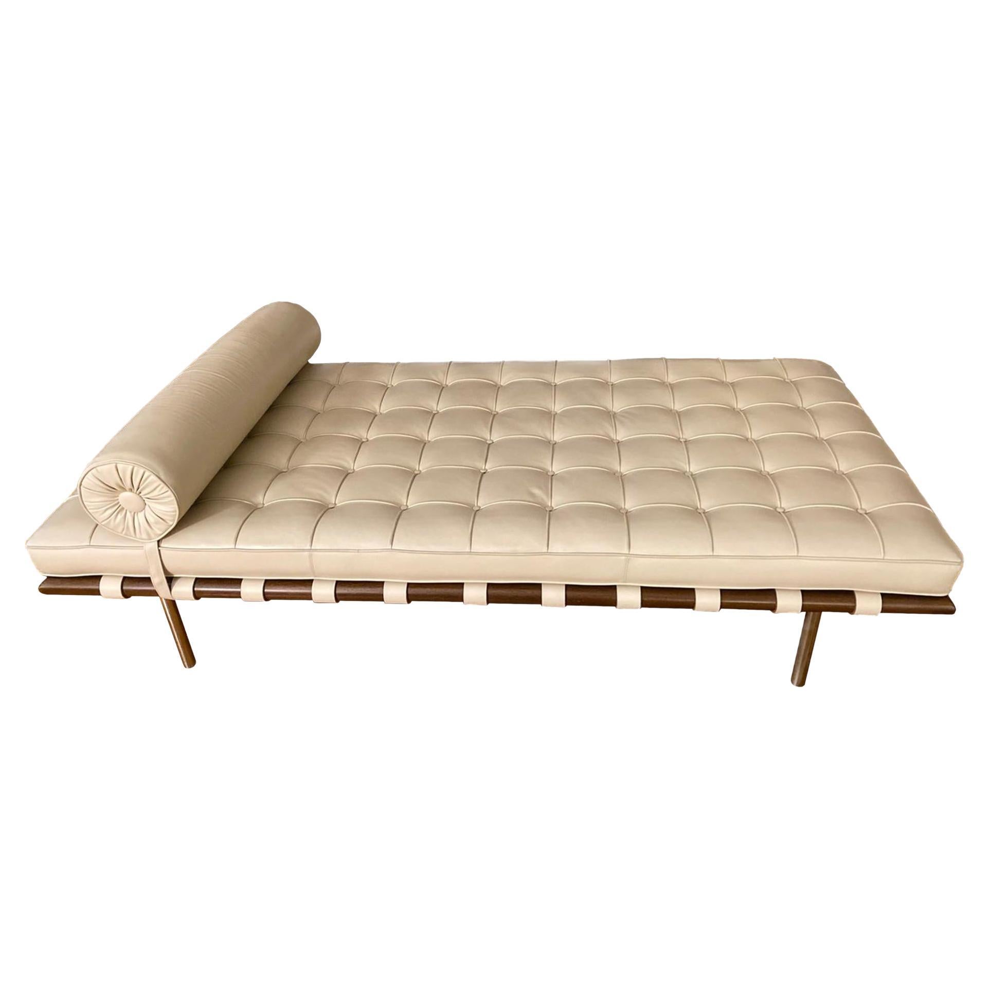 Ludwig Mies Van Der Rohe Bauhaus White Leather Barcelona Daybed for Knoll, 1970s For Sale