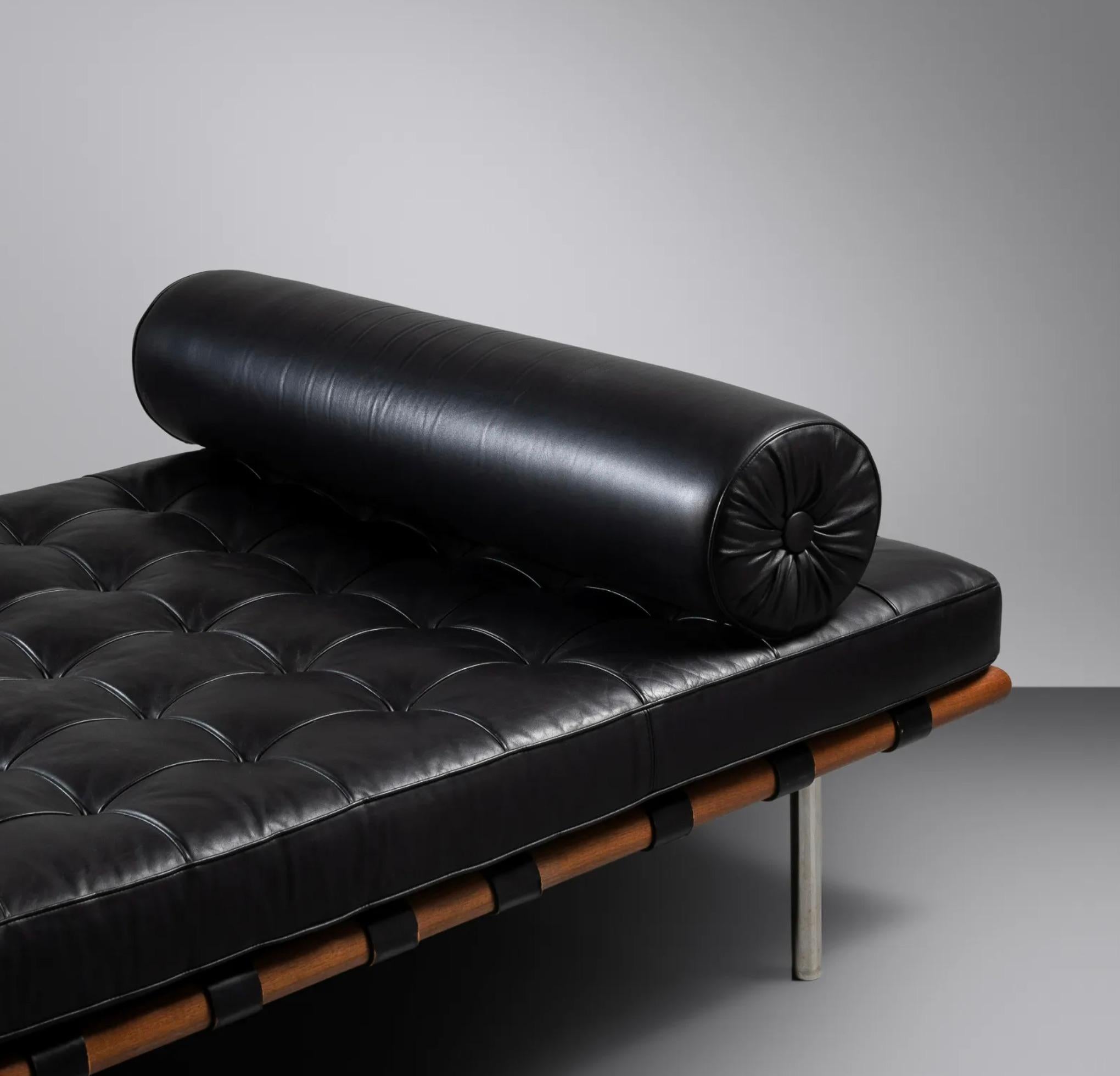 Ludwig Mies Van Der Rohe Daybed
Manufactured By Knoll
1970s Production
Walnut frame
Beautiful Black Leather
Cloth Manufacturers label