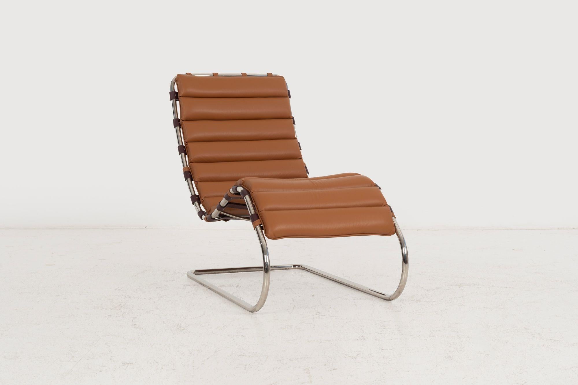 Appliqué Ludwig Mies van der Rohe for Knoll International MR Chaise Lounge 1927 design For Sale