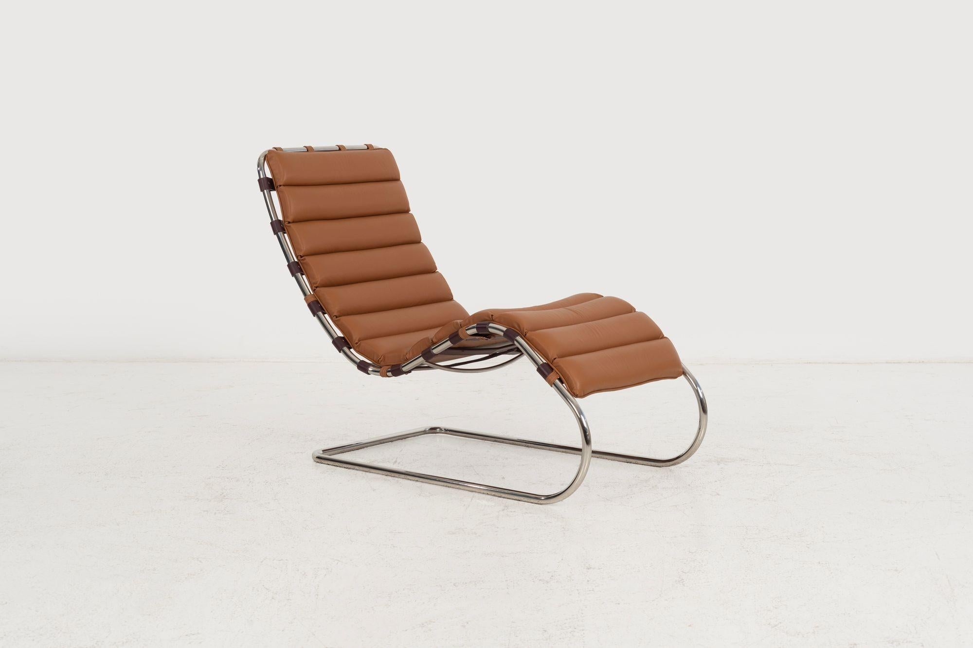 Ludwig Mies van der Rohe for Knoll International MR Chaise Lounge 1927 design In Good Condition For Sale In Chicago, IL