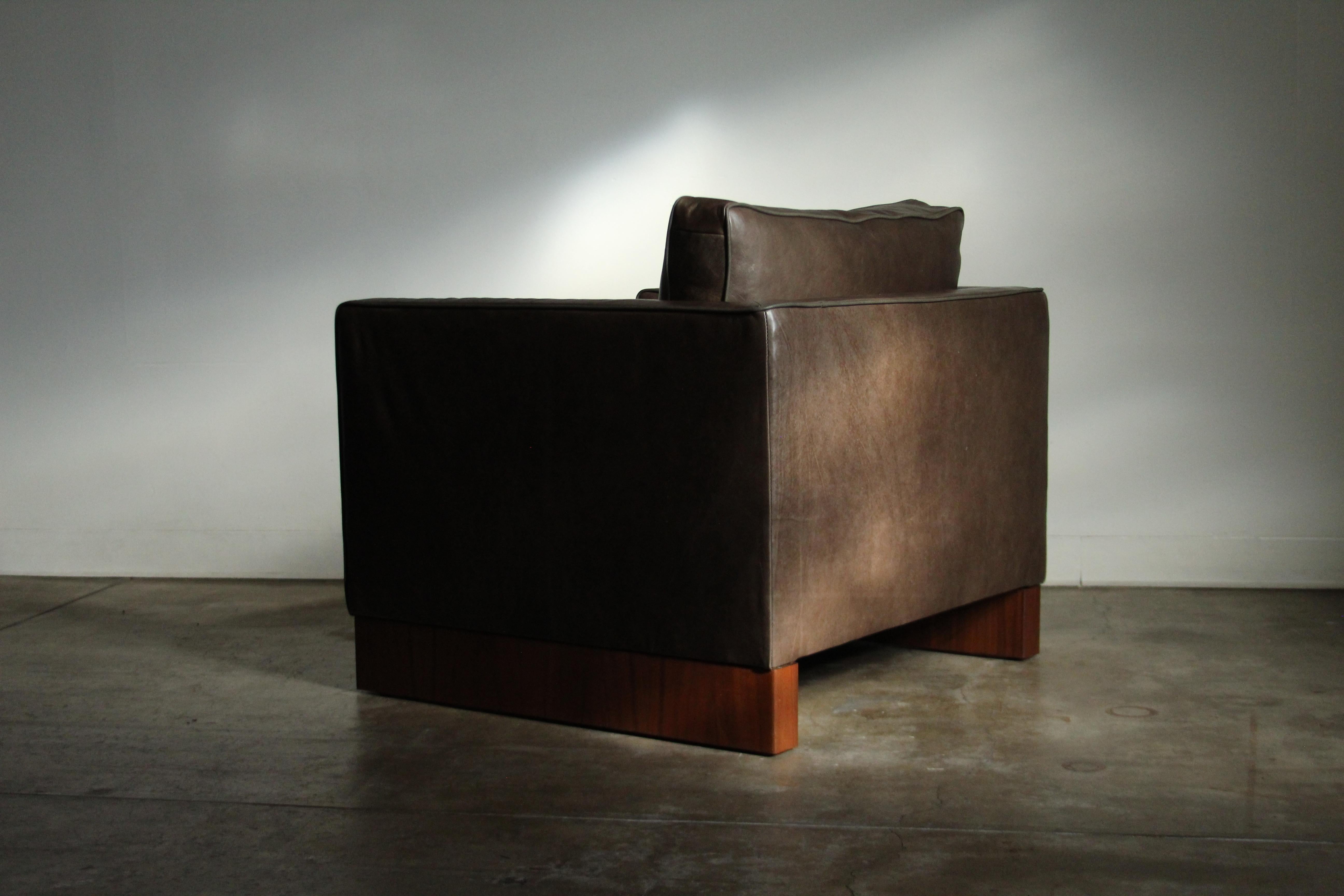Ludwig Mies van der Rohe Leather and Mahogany Club Chair, 1940s 5