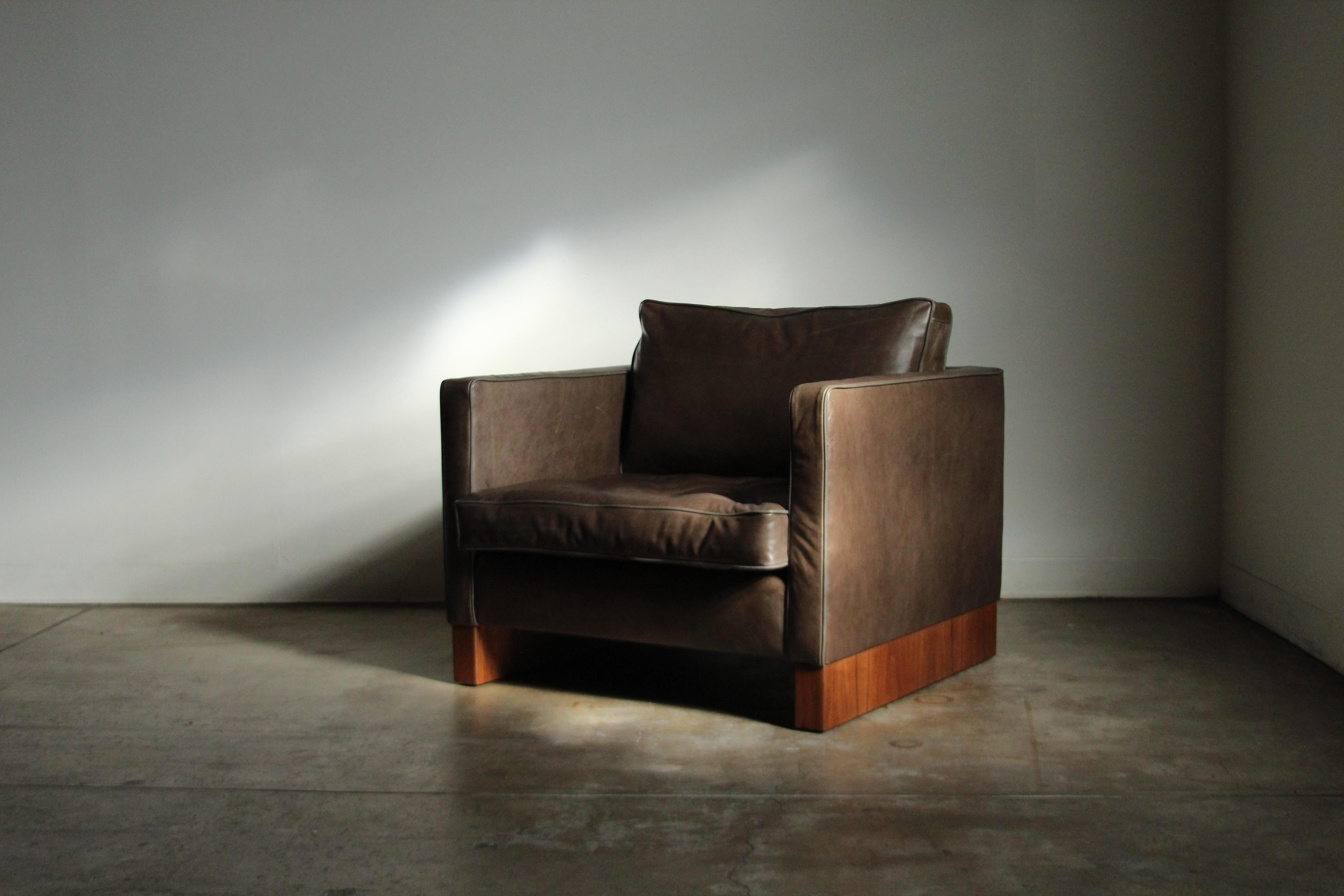 Art Deco Ludwig Mies van der Rohe Leather and Mahogany Club Chair, 1940s
