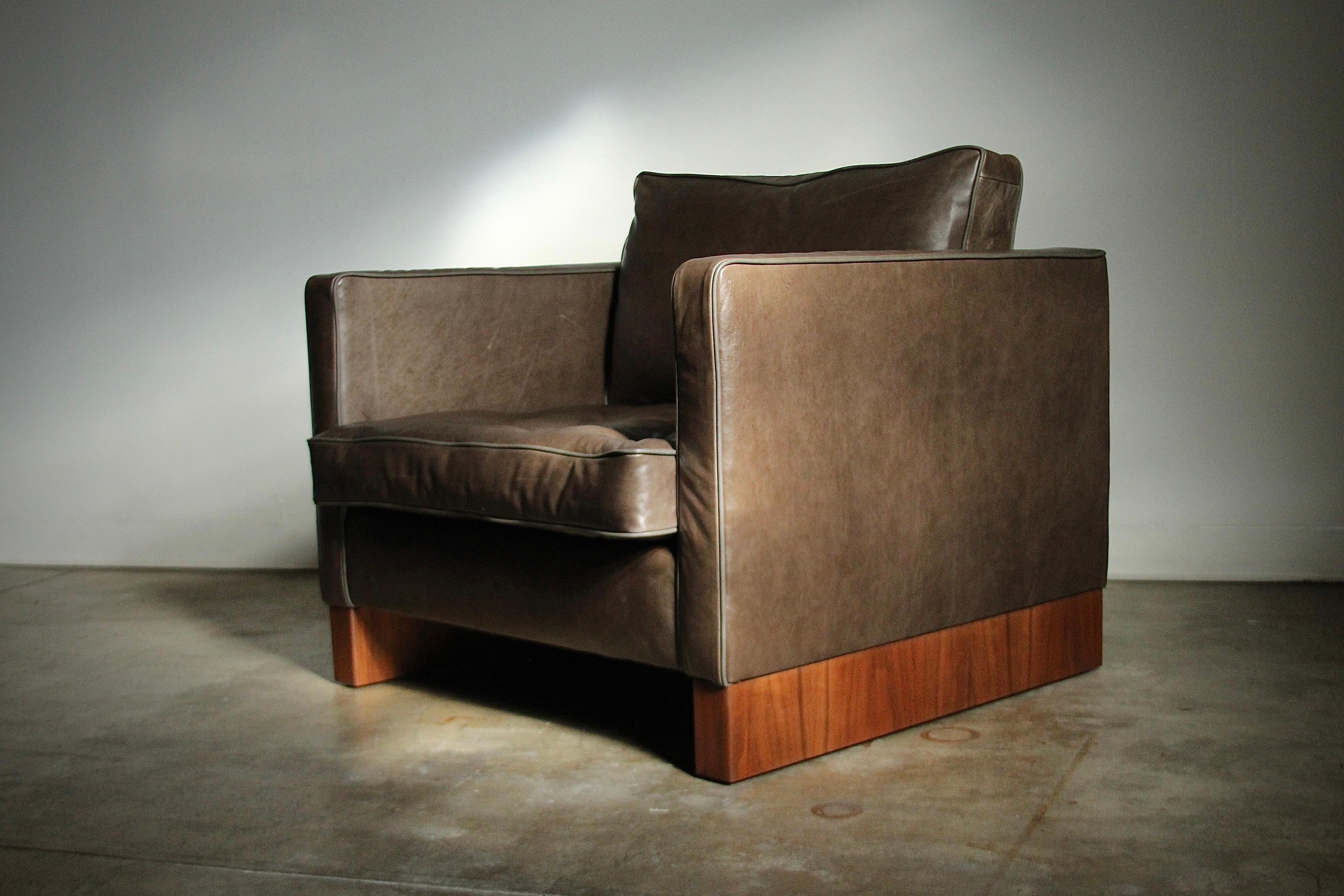 Mid-20th Century Ludwig Mies van der Rohe Leather and Mahogany Club Chair, 1940s