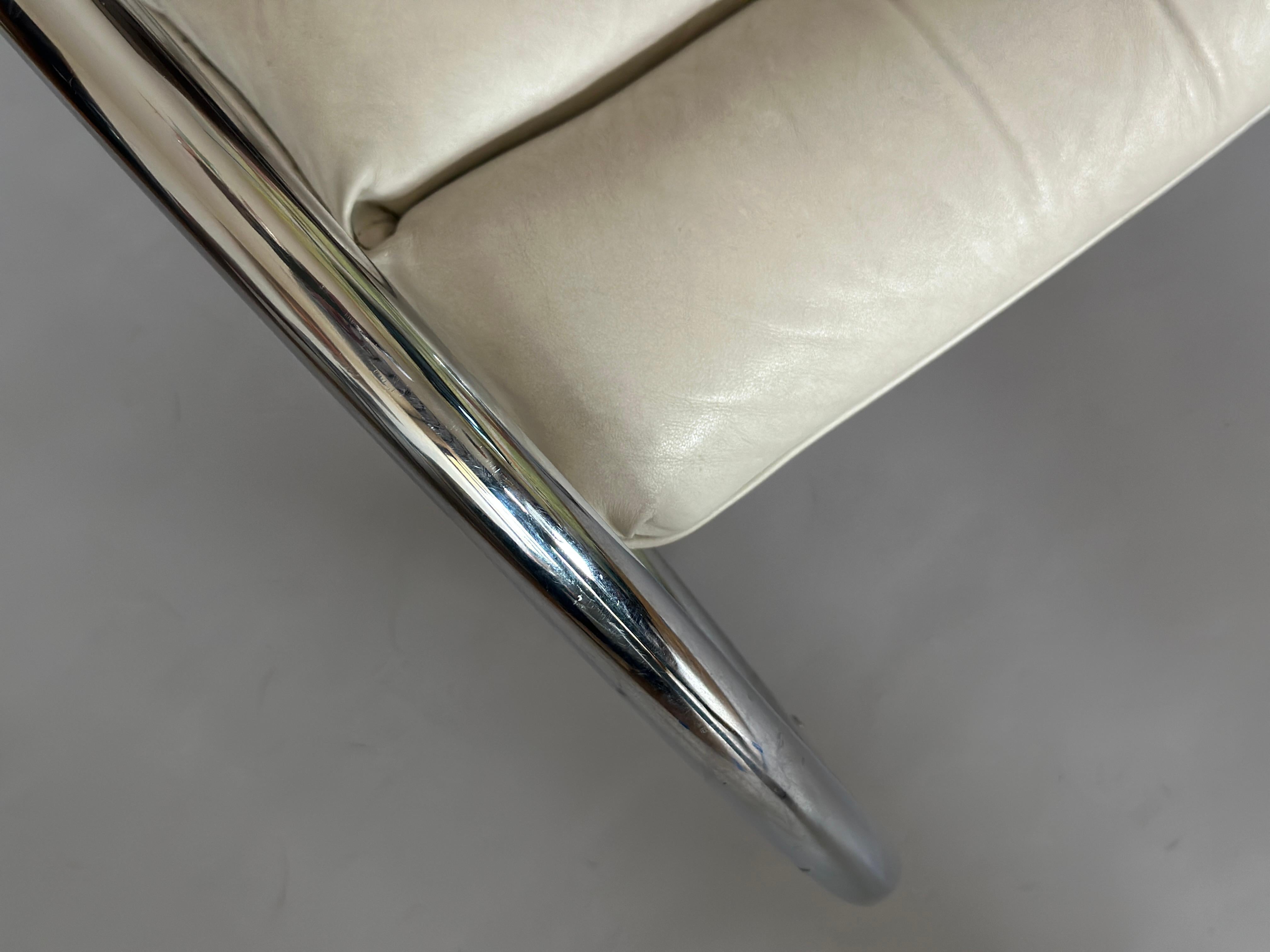 Late 20th Century Ludwig Mies Van Der Rohe Mr. Longue Chair 1970s For Sale
