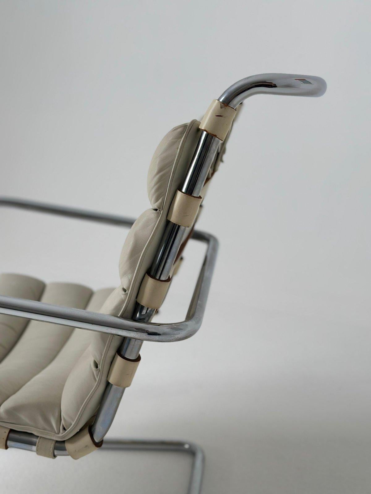 Ludwig Mies Van der Rohe Mr. Longue Chair 4