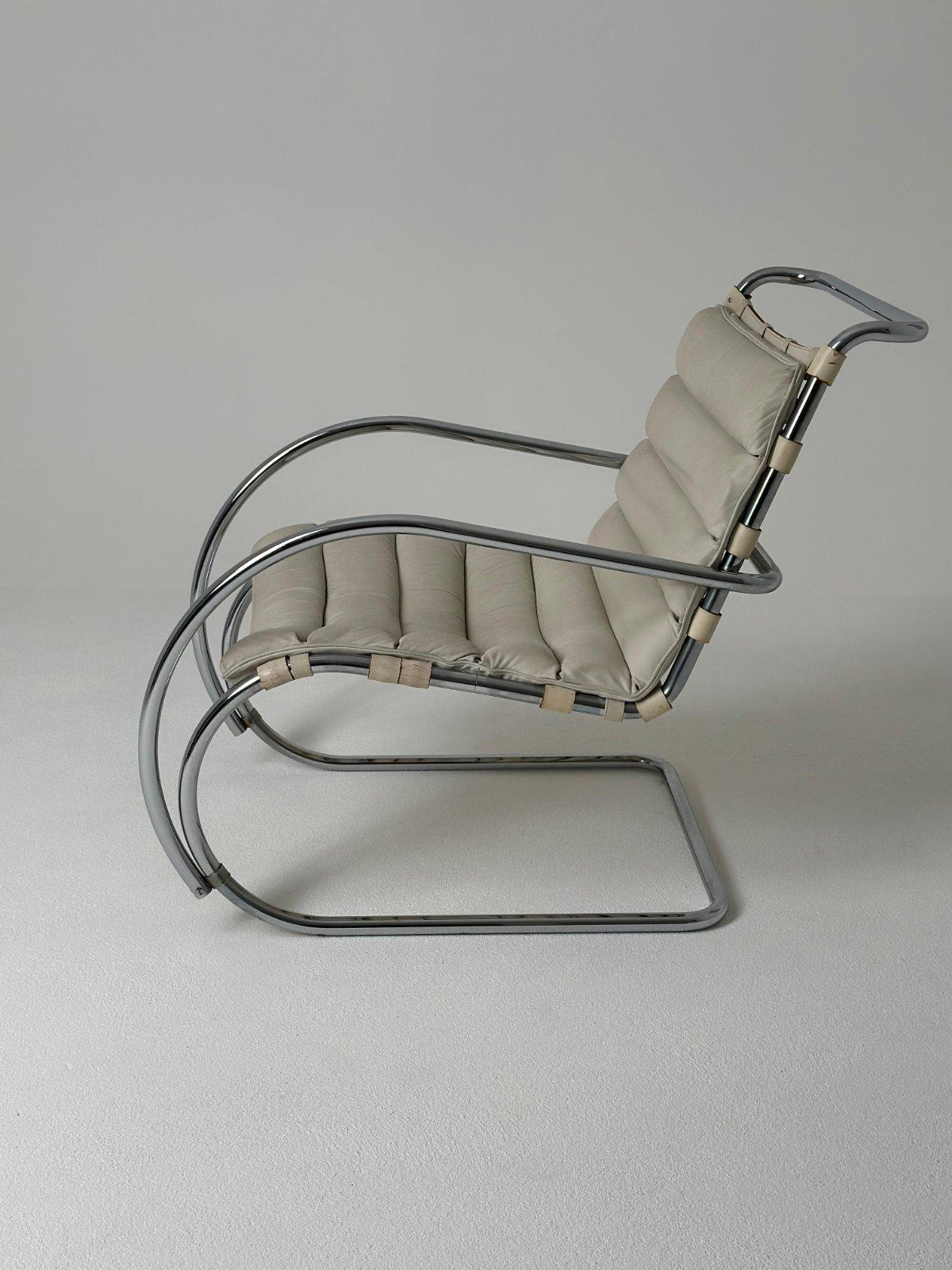 Ludwig Mies van der Rohe Mr. Longue Chair for Knoll 1960s
