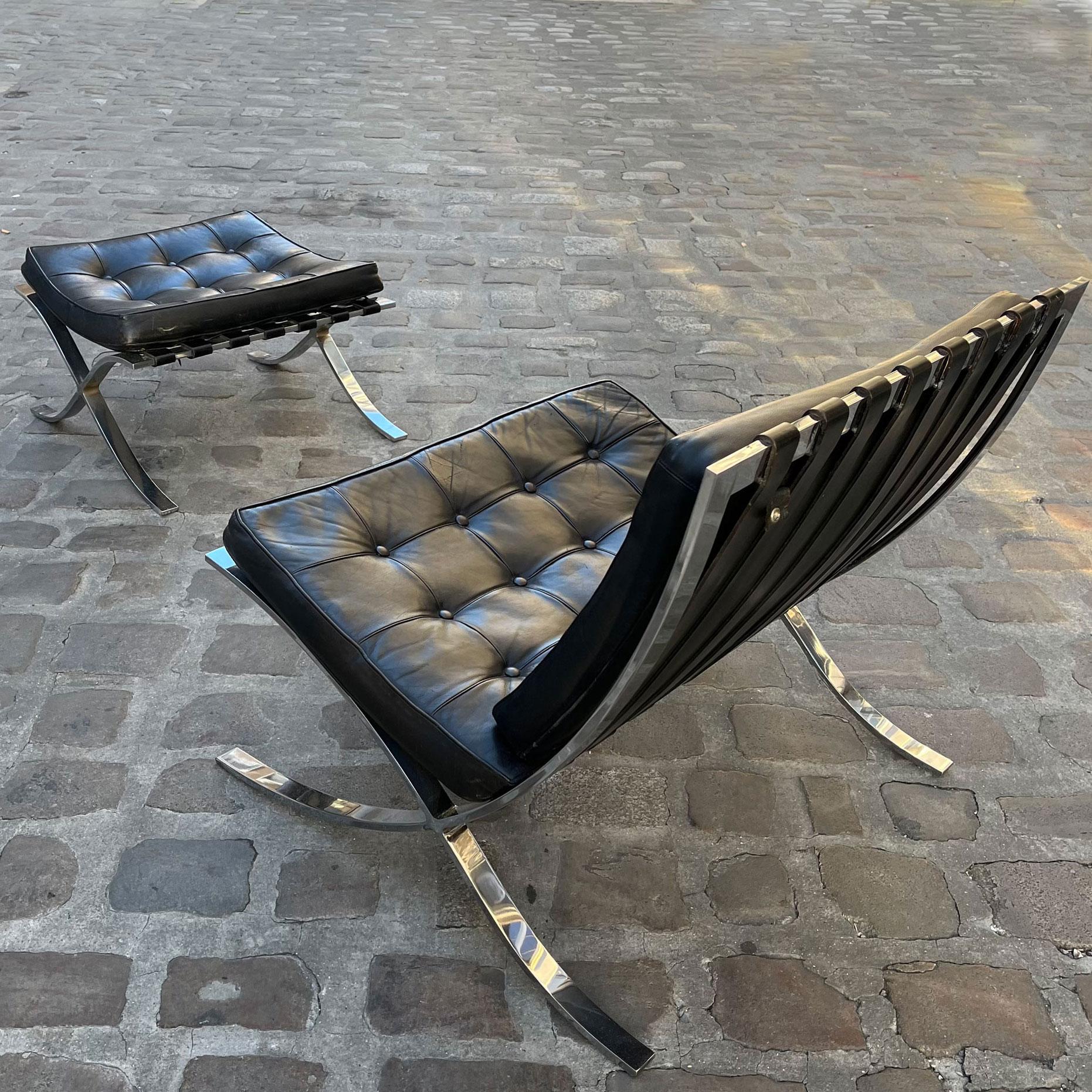 Early 20th Century Ludwig Mies van der Rohe paire of Barcelona and ottoman
