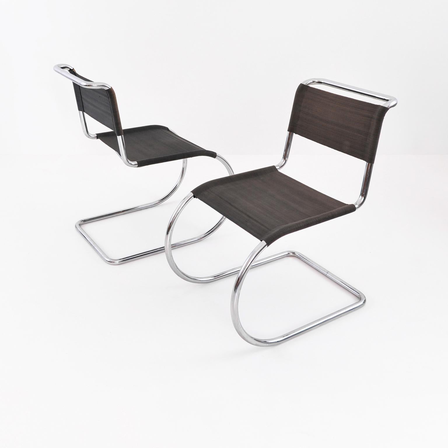 A pair of original Weißenhof MR 10 / MR 533 tubular steel chairs, designed in 1927 by Mies van der Rohe and manufactured by Thonet in the 1930s. Chrome-plated tubular steel and black 