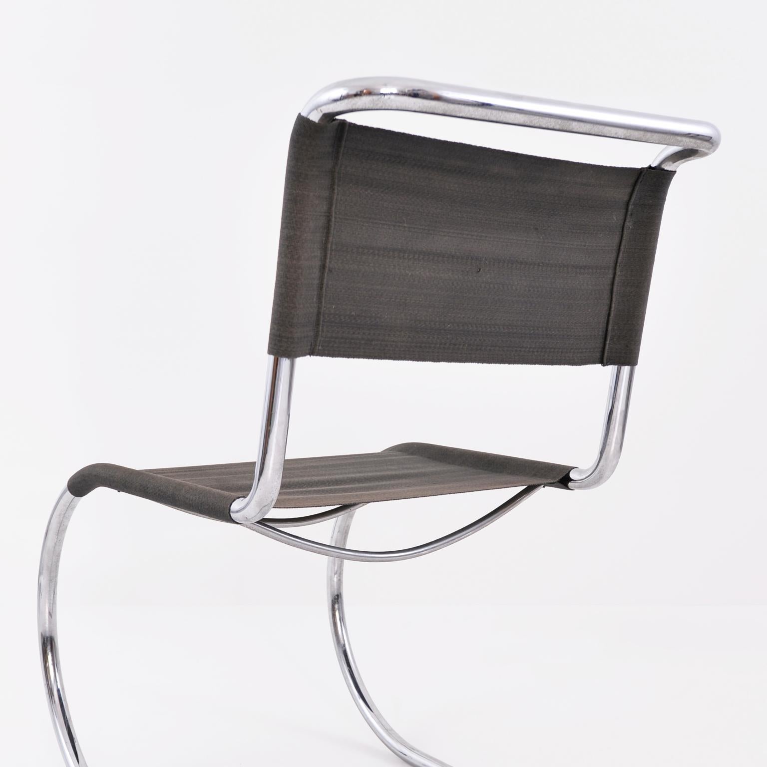 Milieu du XXe siècle Ludwig Mies van der Rohe Chaises Weißenhof MR 10 / MR 533 Fabriquées par Thonet en vente