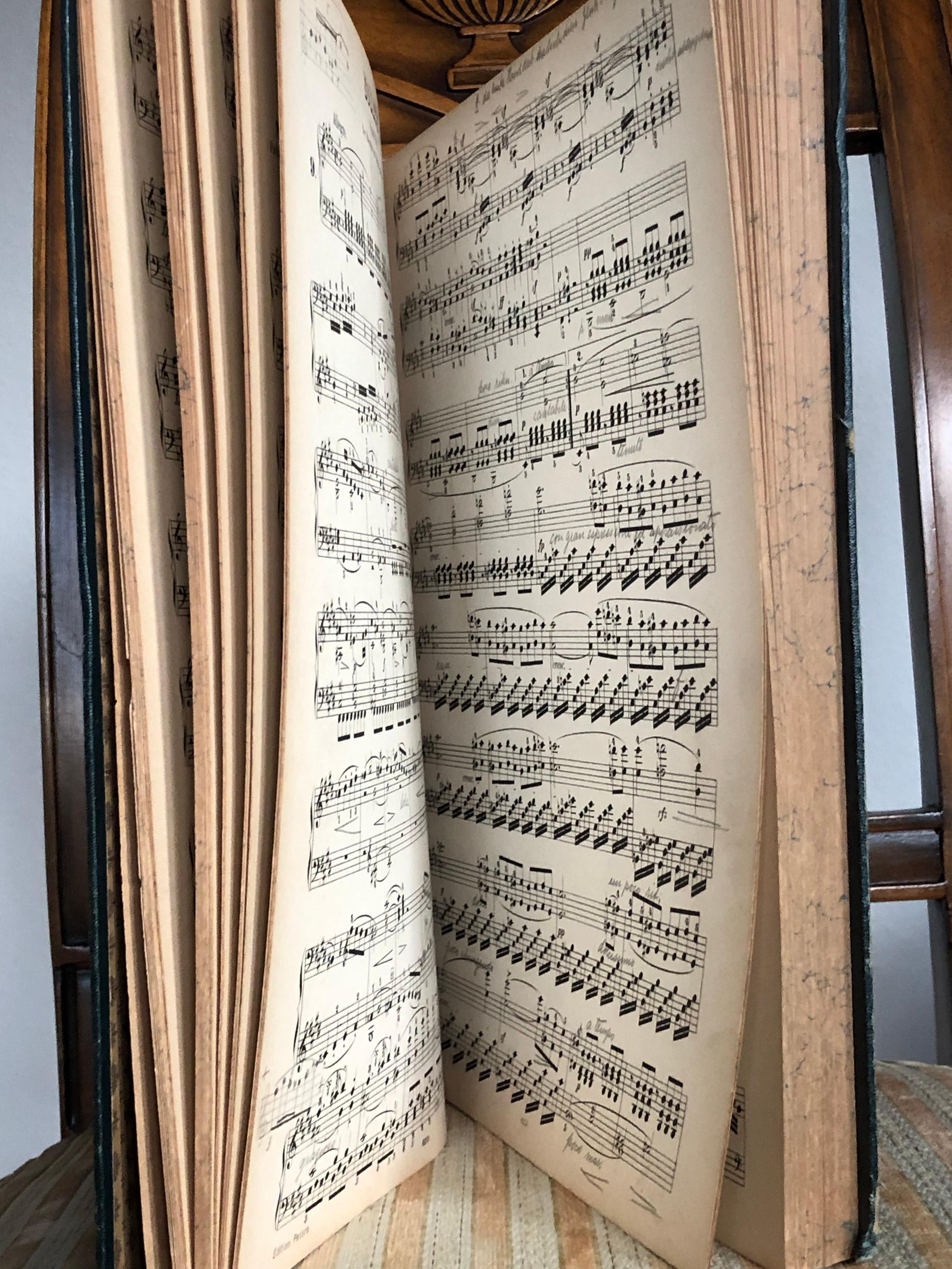 Arts and Crafts Ludwig van Beethoven Sonaten Sheet Music Book, C. F. Peters, Leipzig, circa 1820