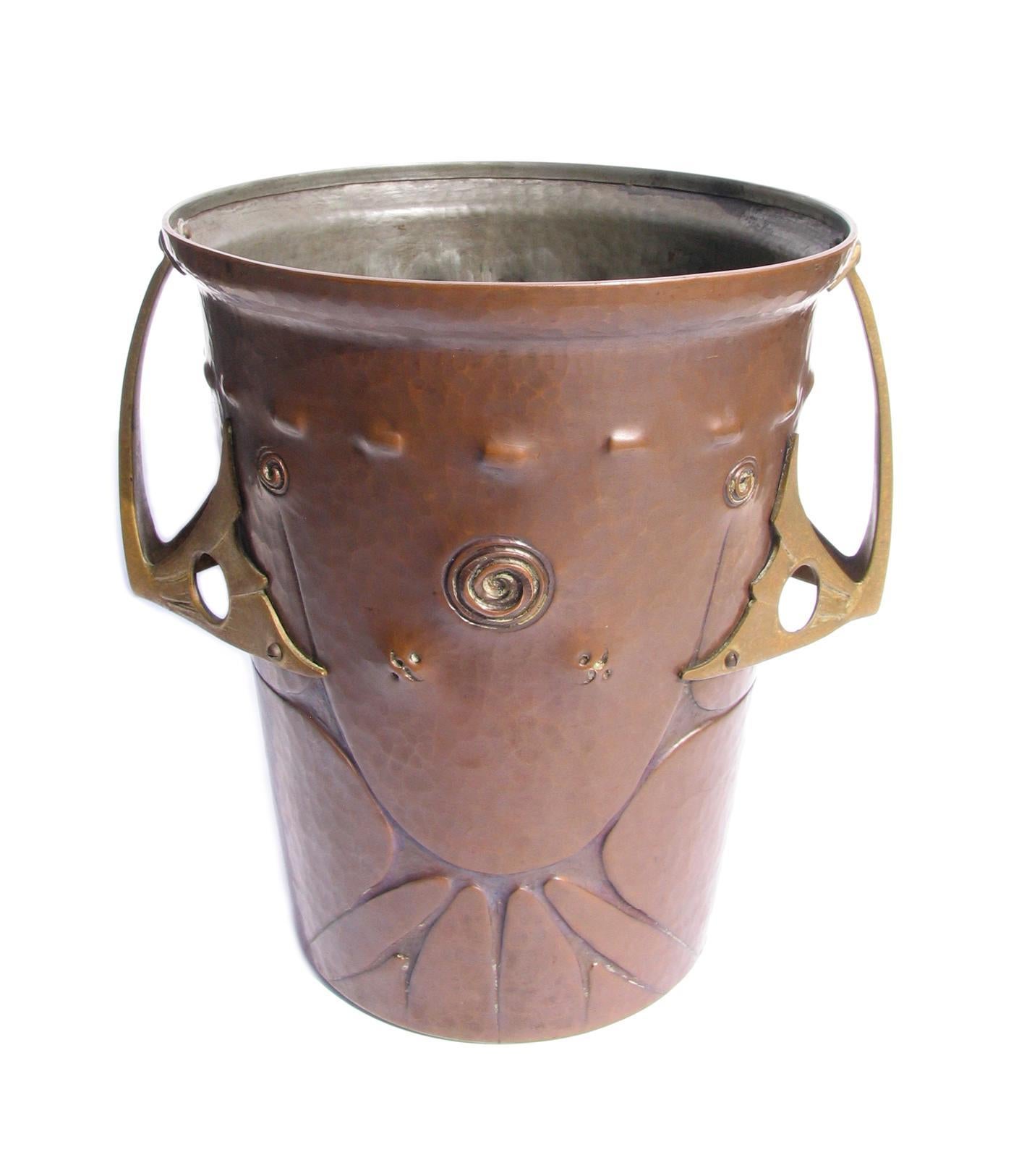 Ludwig Vierthaler Art Nouveau Copper and Bronze Ice Bucket, circa 1906 In Good Condition In New York, NY