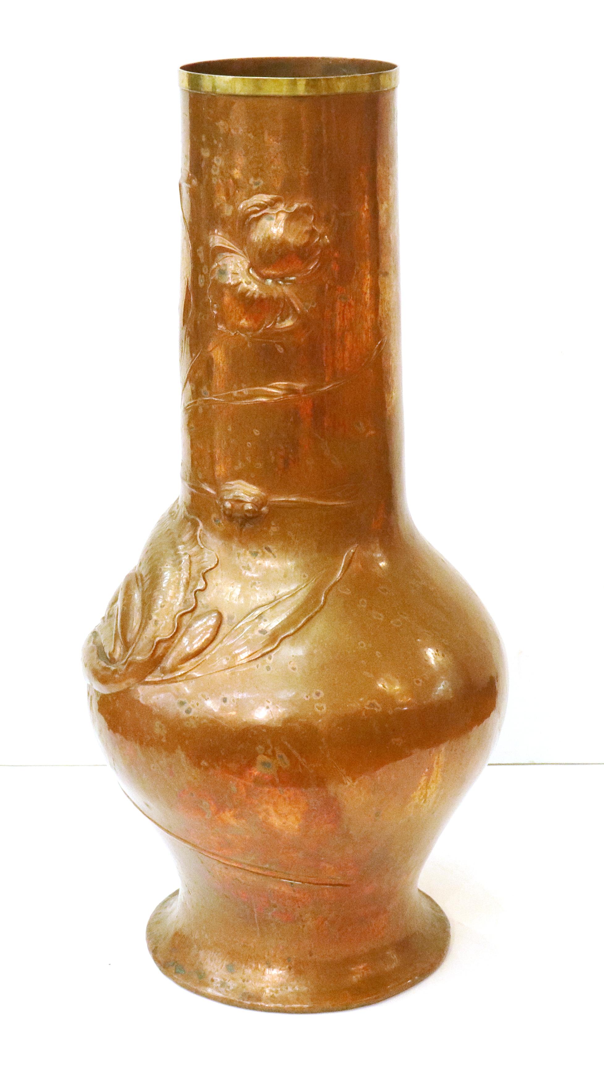 Ludwig Vierthaler German Jugendstil Lizard & Dragonfly Repousse Copper Vase In Good Condition For Sale In New York, NY