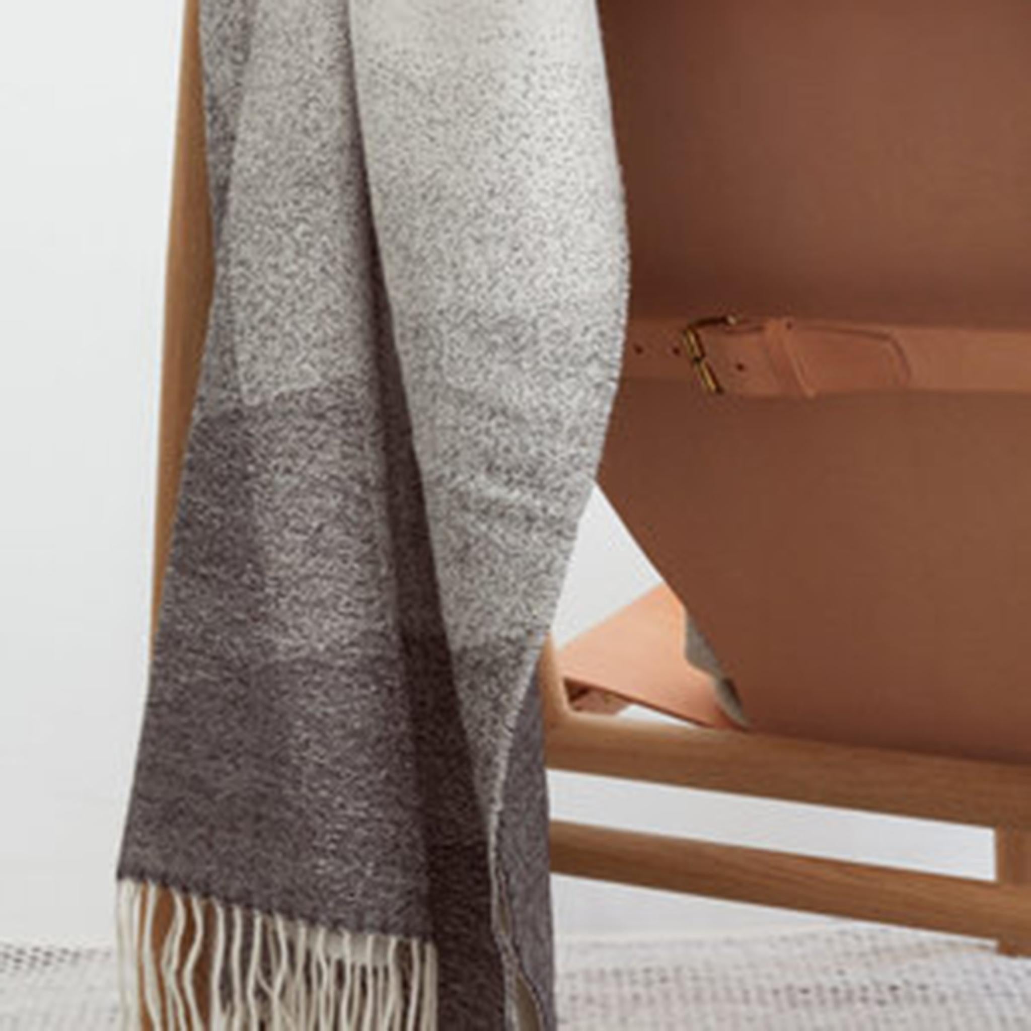 About

The Luft throw by Fells Andes is designed in San Francisco and handmade in the Andes, supporting local culture and craft.

Made from 100% Royal Baby Alpaca, one of the finest, most luxurious materials in the world, it is extremely soft yet