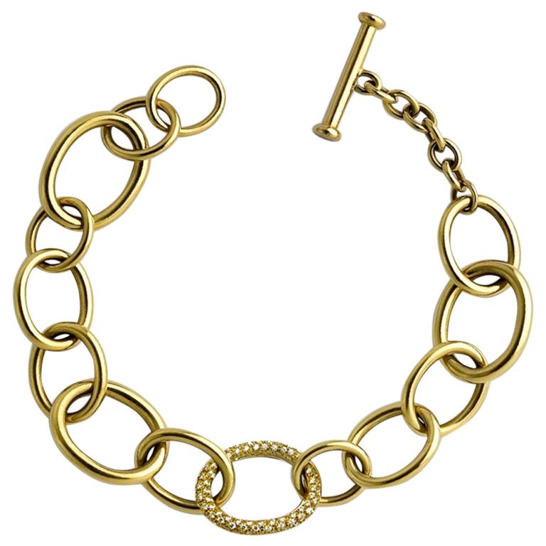 Lug Bracelet in 22 Carat Yellow Gold, 167 Internally Flawless Diamonds For Sale
