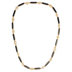 Collar de Lugano con diamantes de un peso total de 15,70 quilates, en oro amarillo de 18k y esmalte
