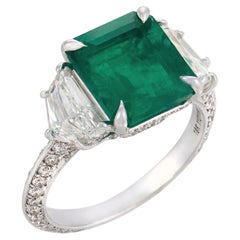 Anillo de oro blanco de 18 quilates de Lugano AGL con una esmeralda colombiana de 3,41 quilates