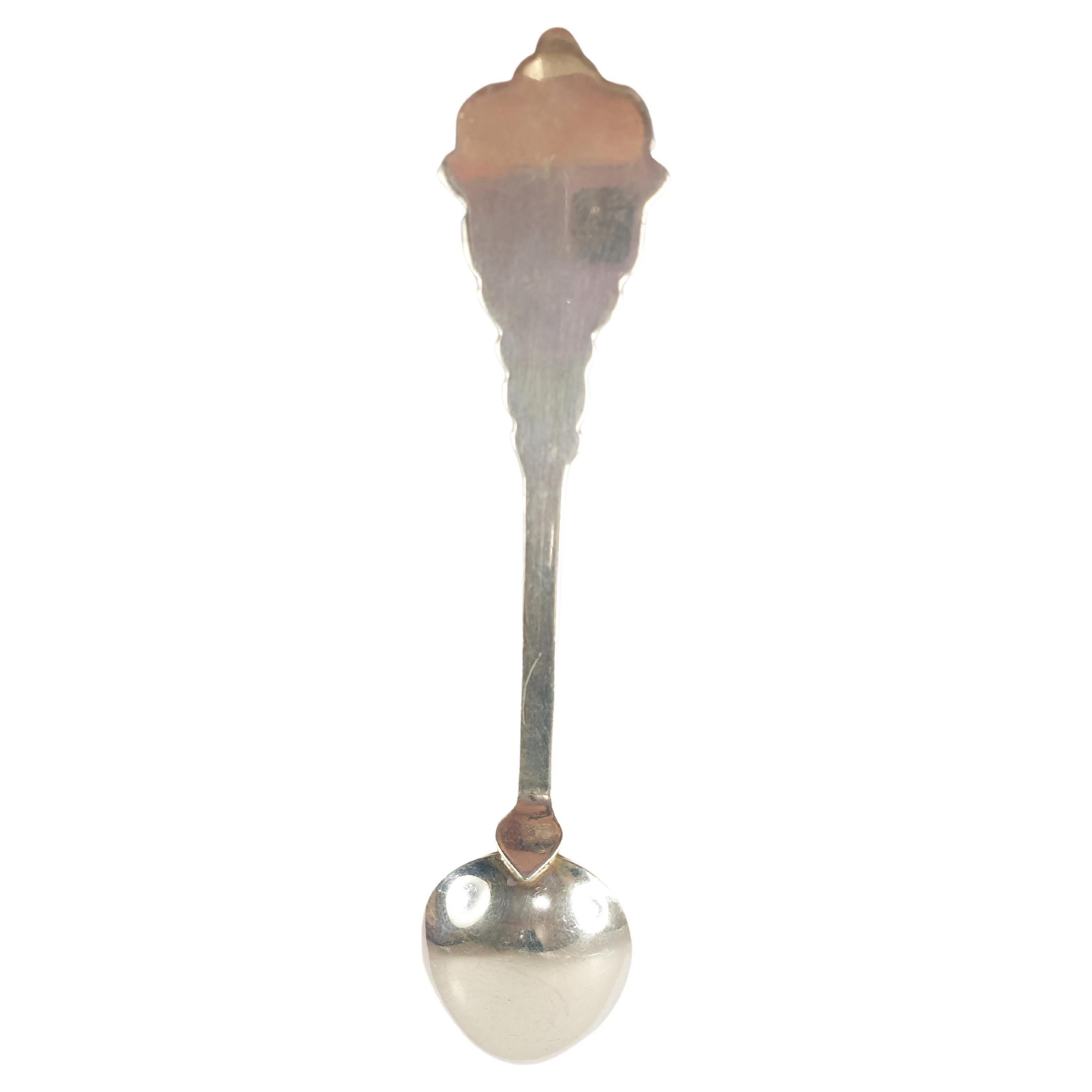 Cucchiaino d'argento con statuetta Lugano City Collection
Lunghezza 3.93in / 10cm
Larghezza 0,82in / 2,1cm
Peso 9,4gr

PRADERA è un  seconda generazione di un'azienda a conduzione familiare di gioiellieri di riferimento in Spagna, con un ampio