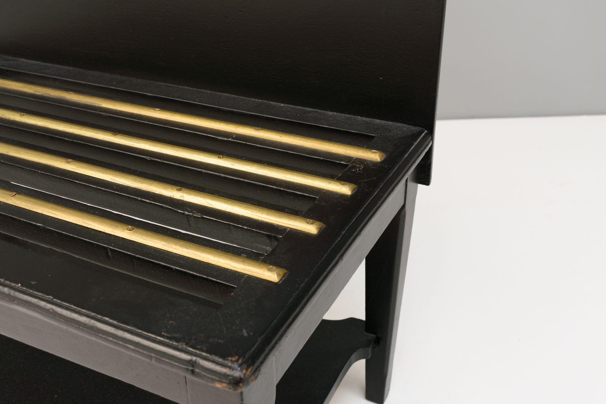 Luggage Stand In Good Condition For Sale In London, England