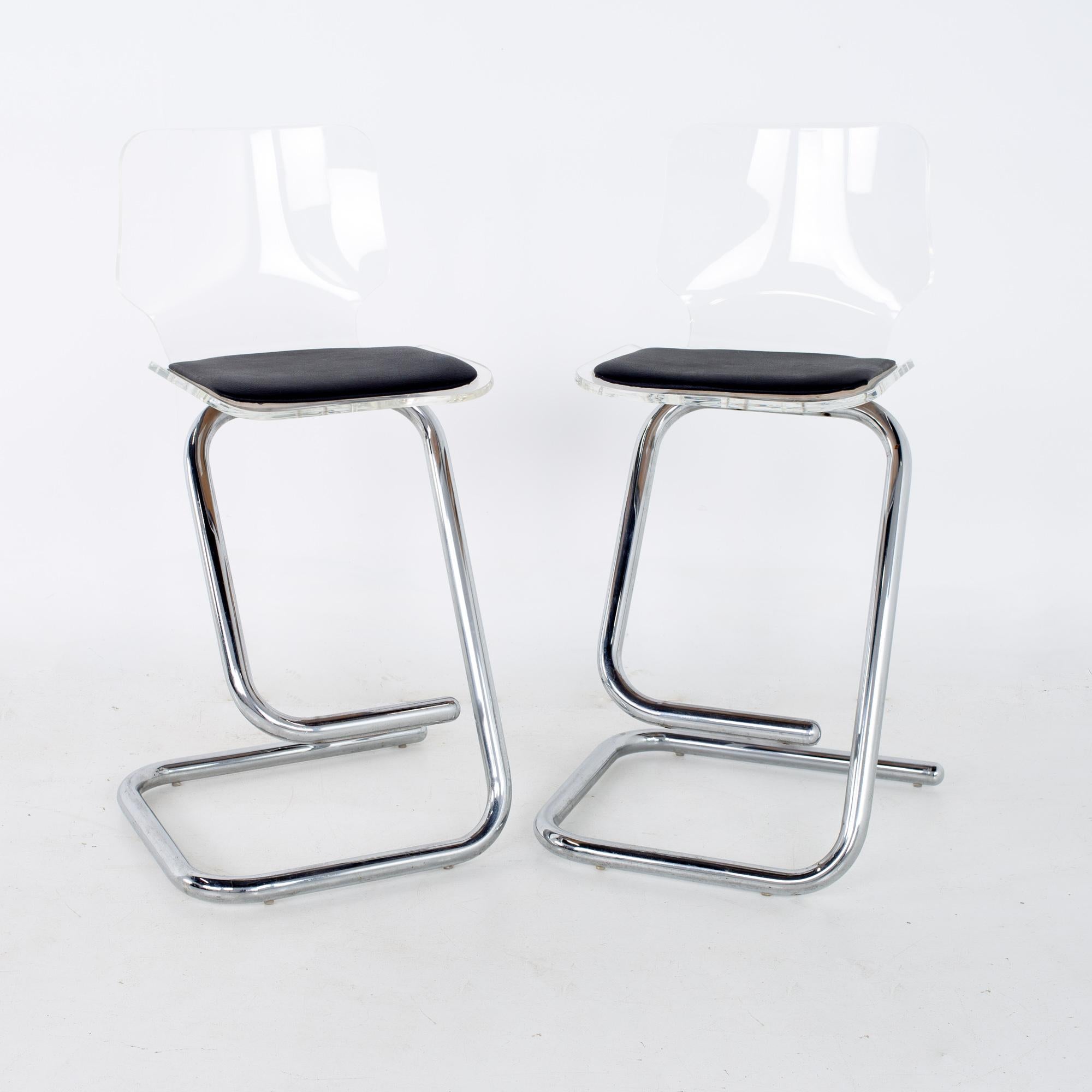 Luigi Bardini Mid Century Illuminating Lucite Bar and Barstools For Sale 4