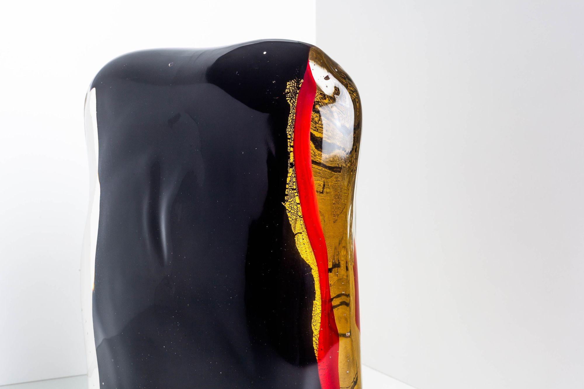 Luigi Benzoni Titled Volta Glass Sculpture In Excellent Condition For Sale In Chicago, IL