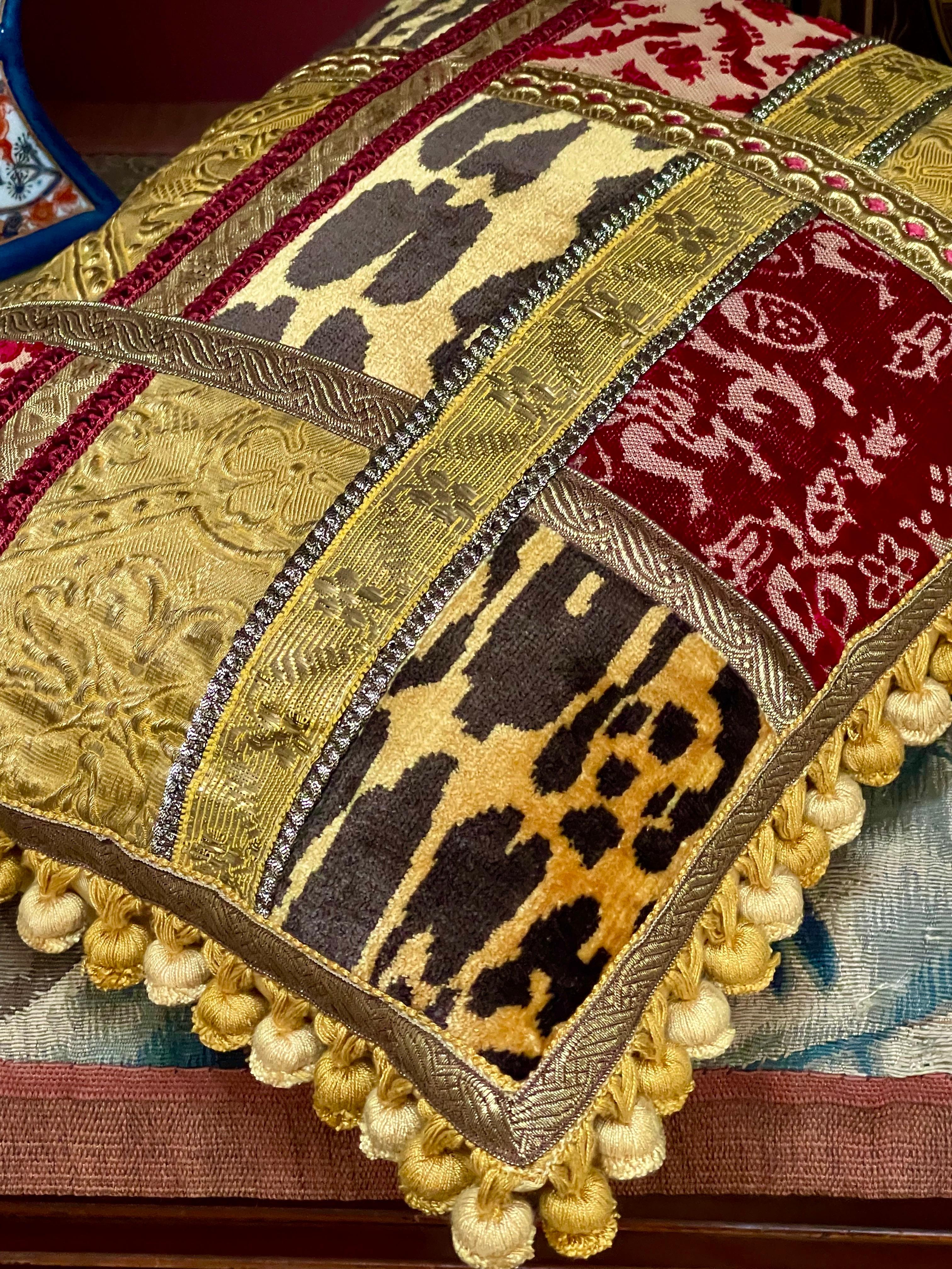 Luigi Bevilacqua Soprarizzo Silk Velvet Pillow In Good Condition For Sale In Canterbury, GB