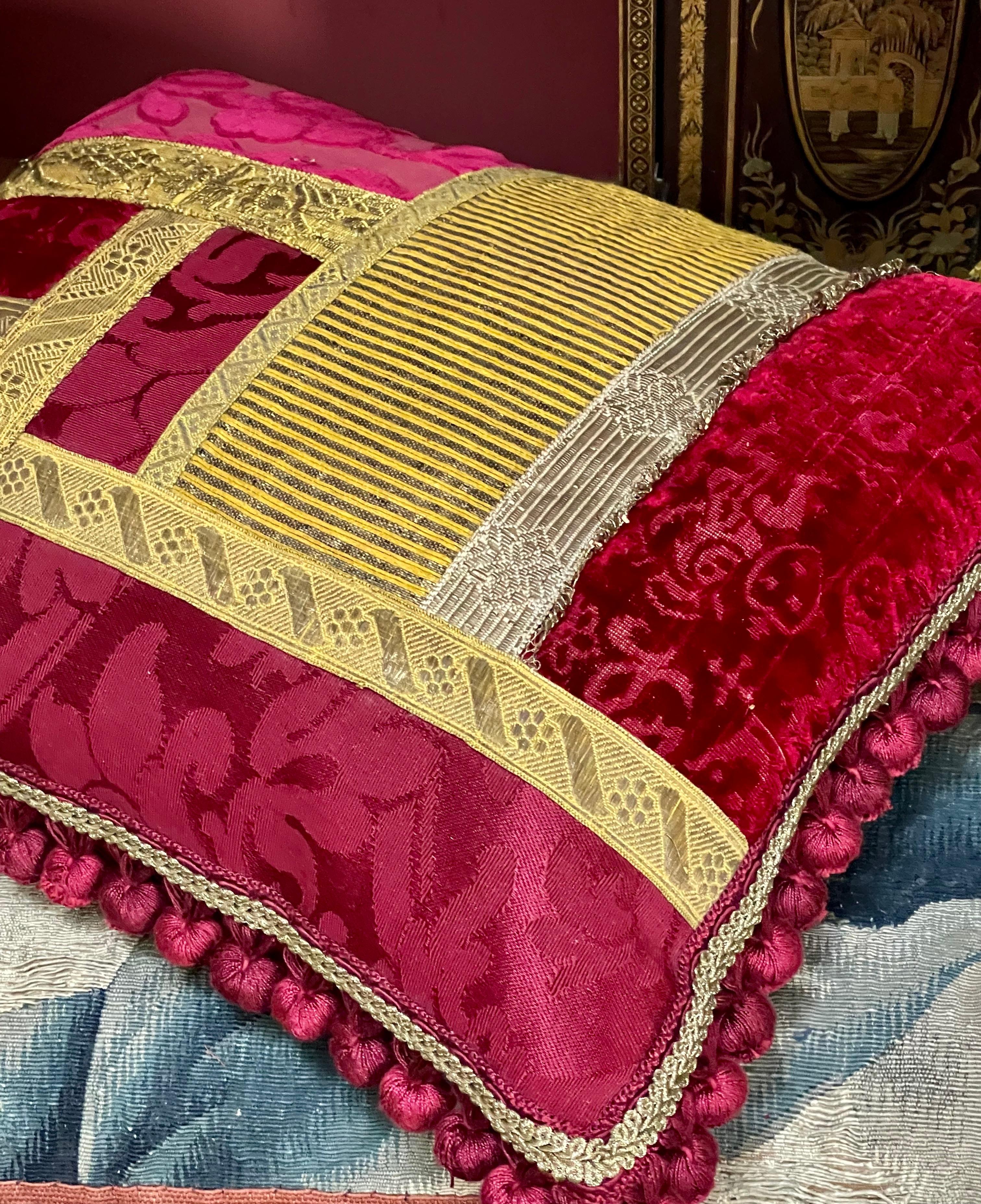 20th Century Luigi Bevilacqua Soprarizzo Silk Velvet Pillow For Sale