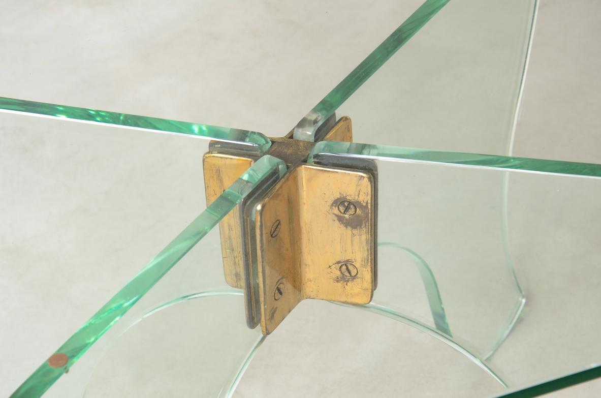 Art déco Luigi Brusotti, élégante table basse en verre taillé épais de couleur vert Nile en vente