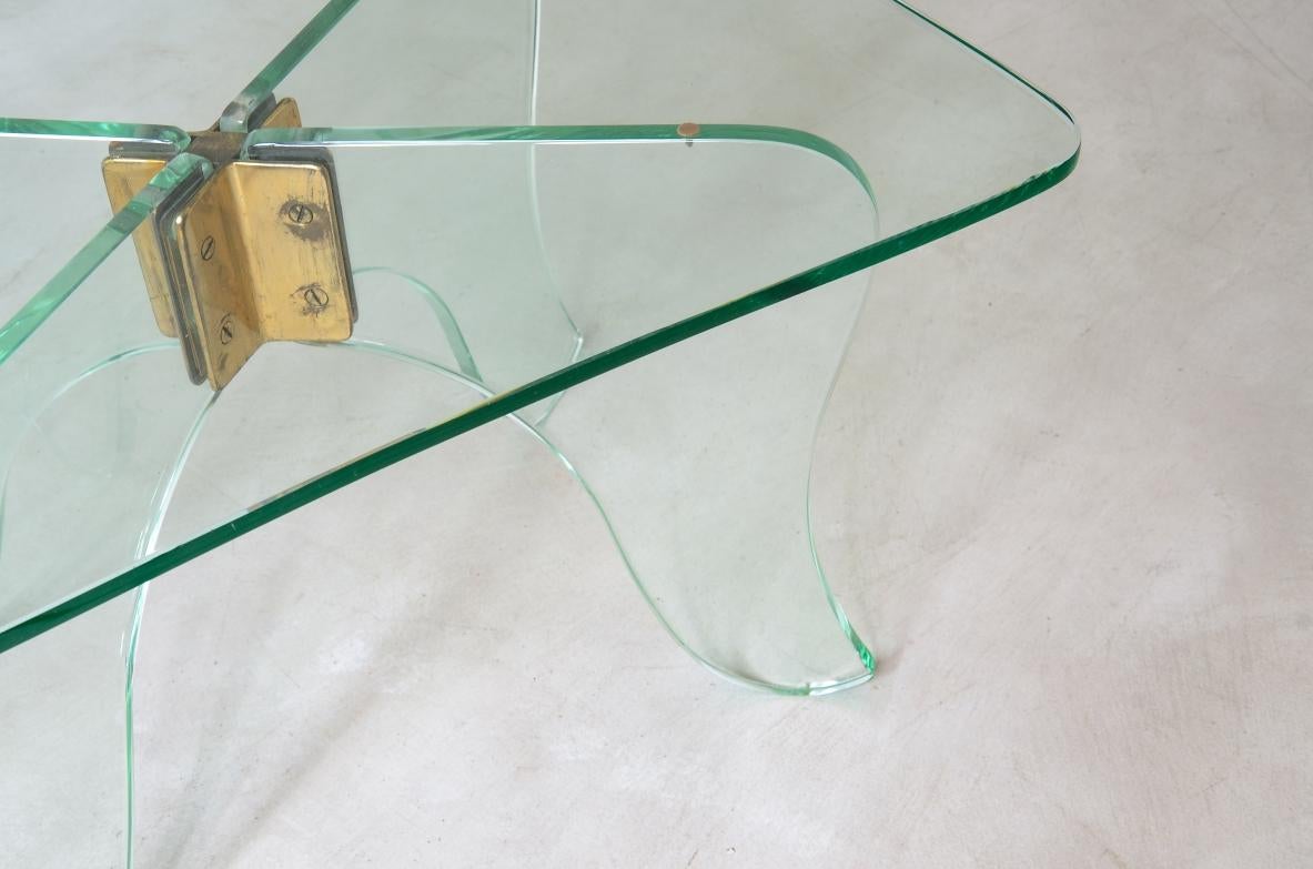 italien Luigi Brusotti, élégante table basse en verre taillé épais de couleur vert Nile en vente