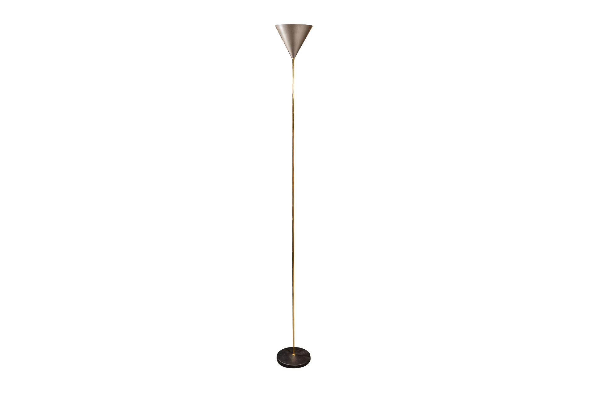 Luigi Caccia Dominioni (1913-2016), 
Pair of floor lamps for Azucena,
Brass and painted sheet metal,
Italy, circa 1970.

Measures: Height 192 cm, diameter 20 cm.