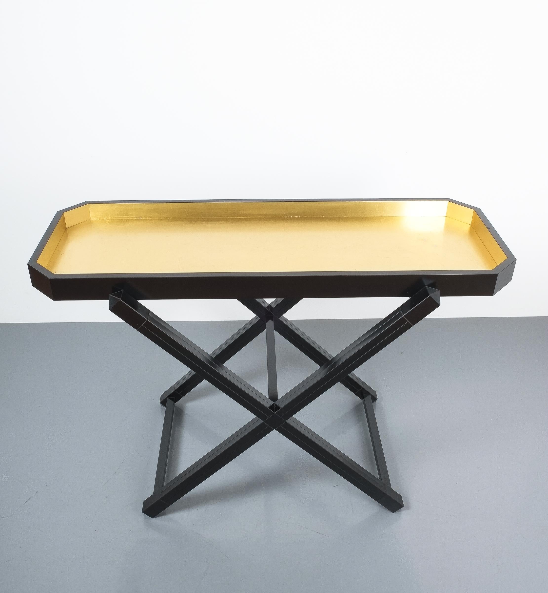 Luigi Caccia Dominioni zugeschriebenes Konsolentablett-Tisch aus schwarzem Holz, Italien um 1970 (Moderne der Mitte des Jahrhunderts) im Angebot