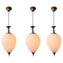 Colgante de techo Luigi Caccia Dominioni de vidrio opalino y latón, atribuido