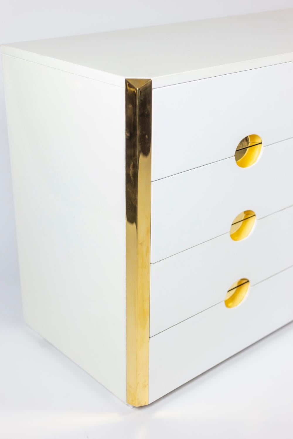 Late 20th Century Luigi Caccia Dominioni, Chest of Drawers in Lacquer and Brass, 1970s For Sale